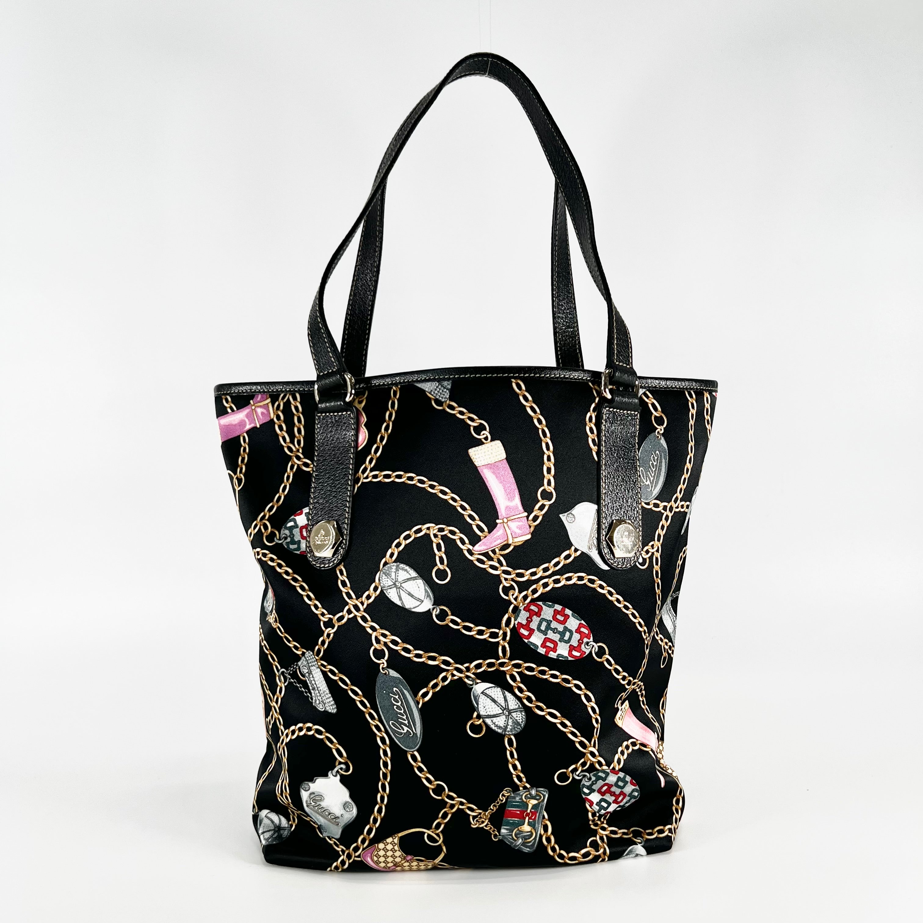 2606 secondhand GUCCI satin hand bag