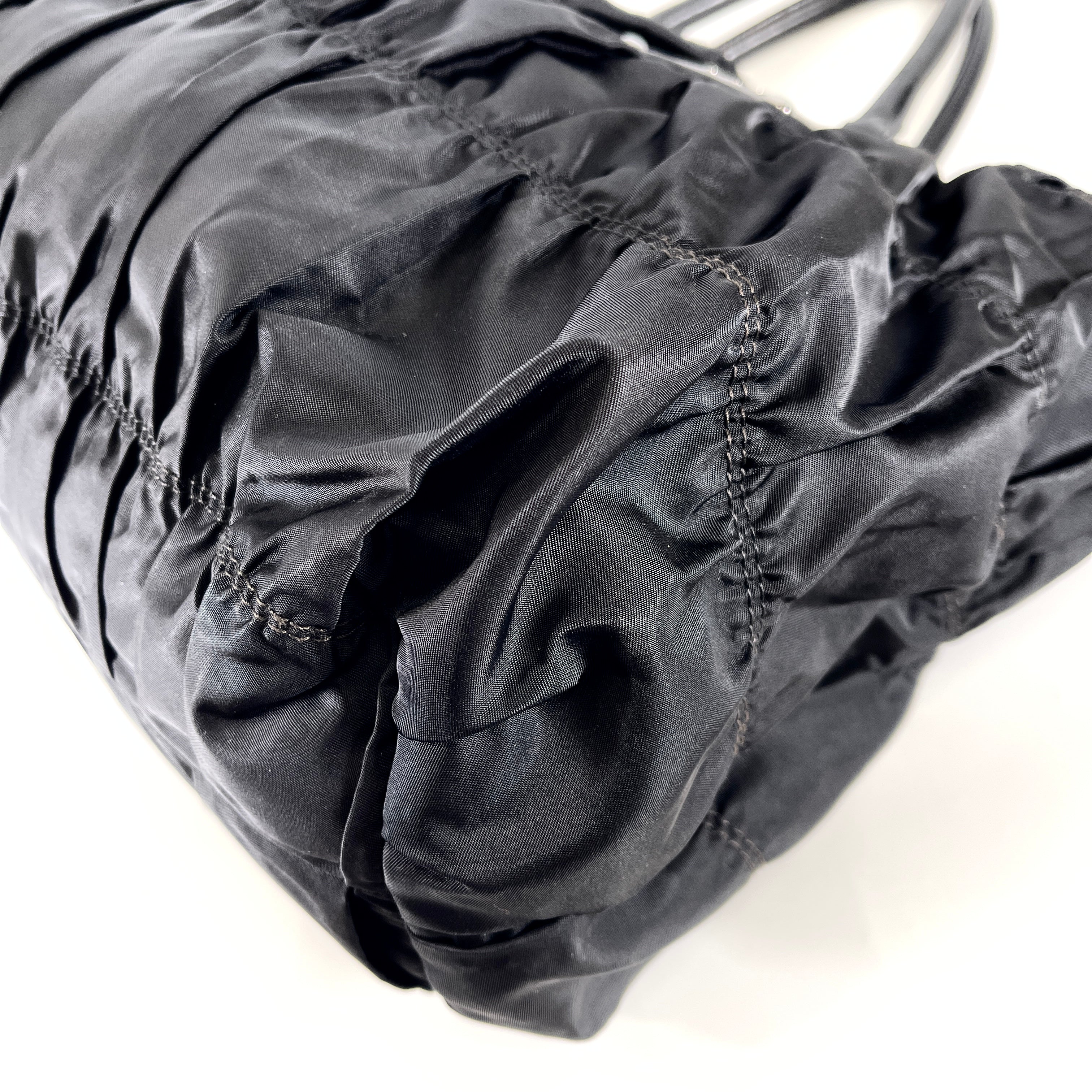 2605 secondhand PRADA nylon hand bag