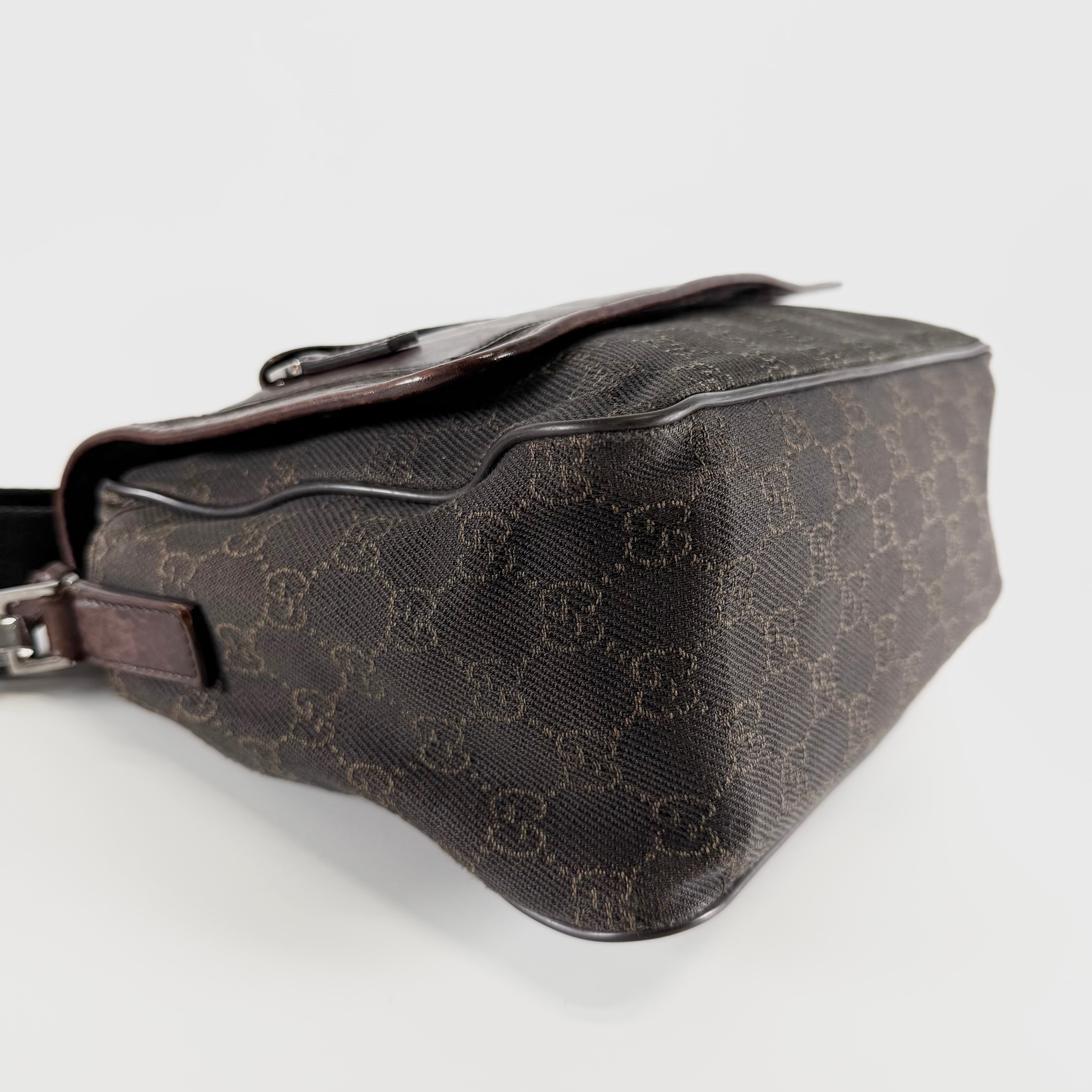 2608 secondhand GUCCI GG canvas Shoulder bag
