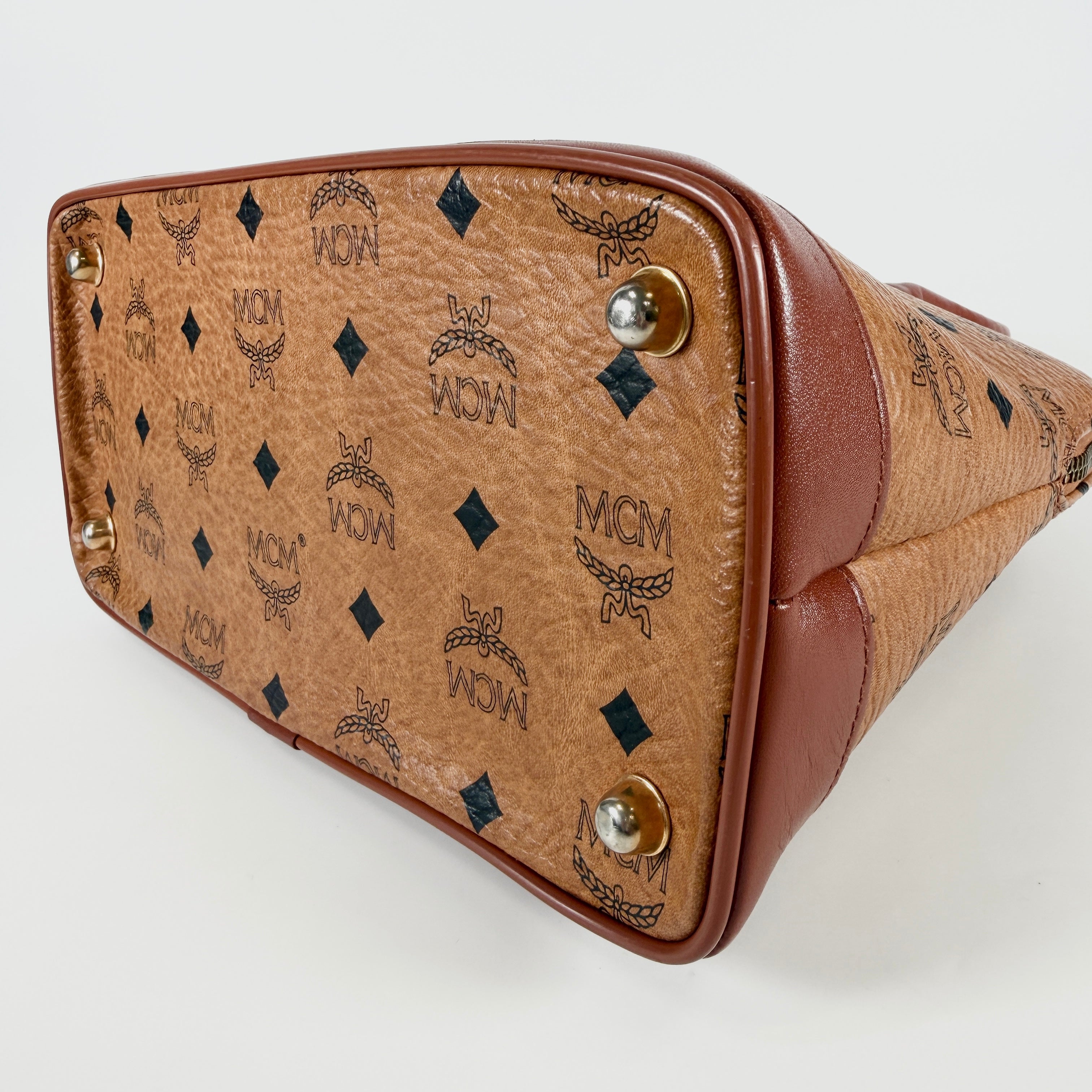 2606 secondhand MCM hand bag