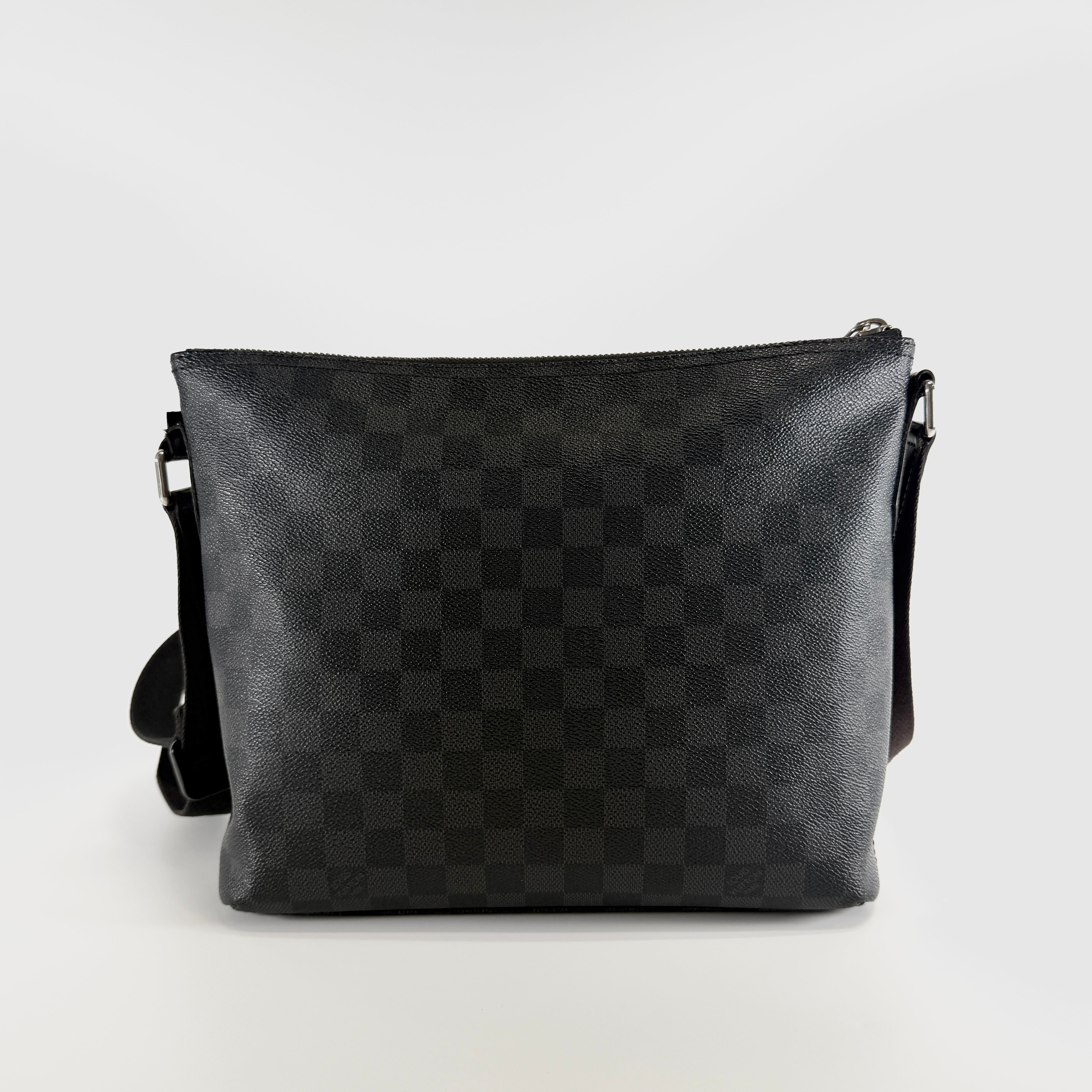 2606 secondhand LV bag / others Mick Graphite