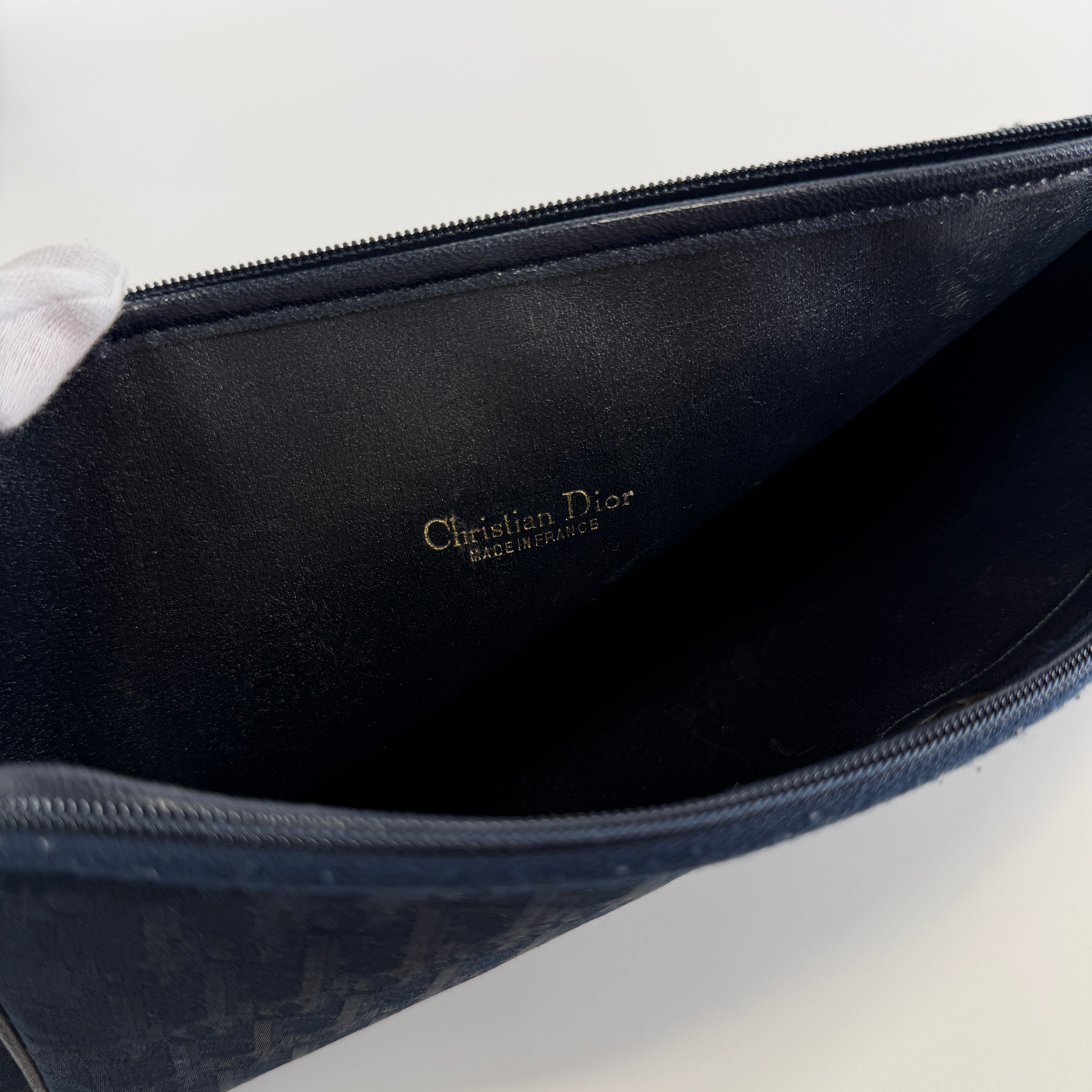 2607 secondhand CD pouch