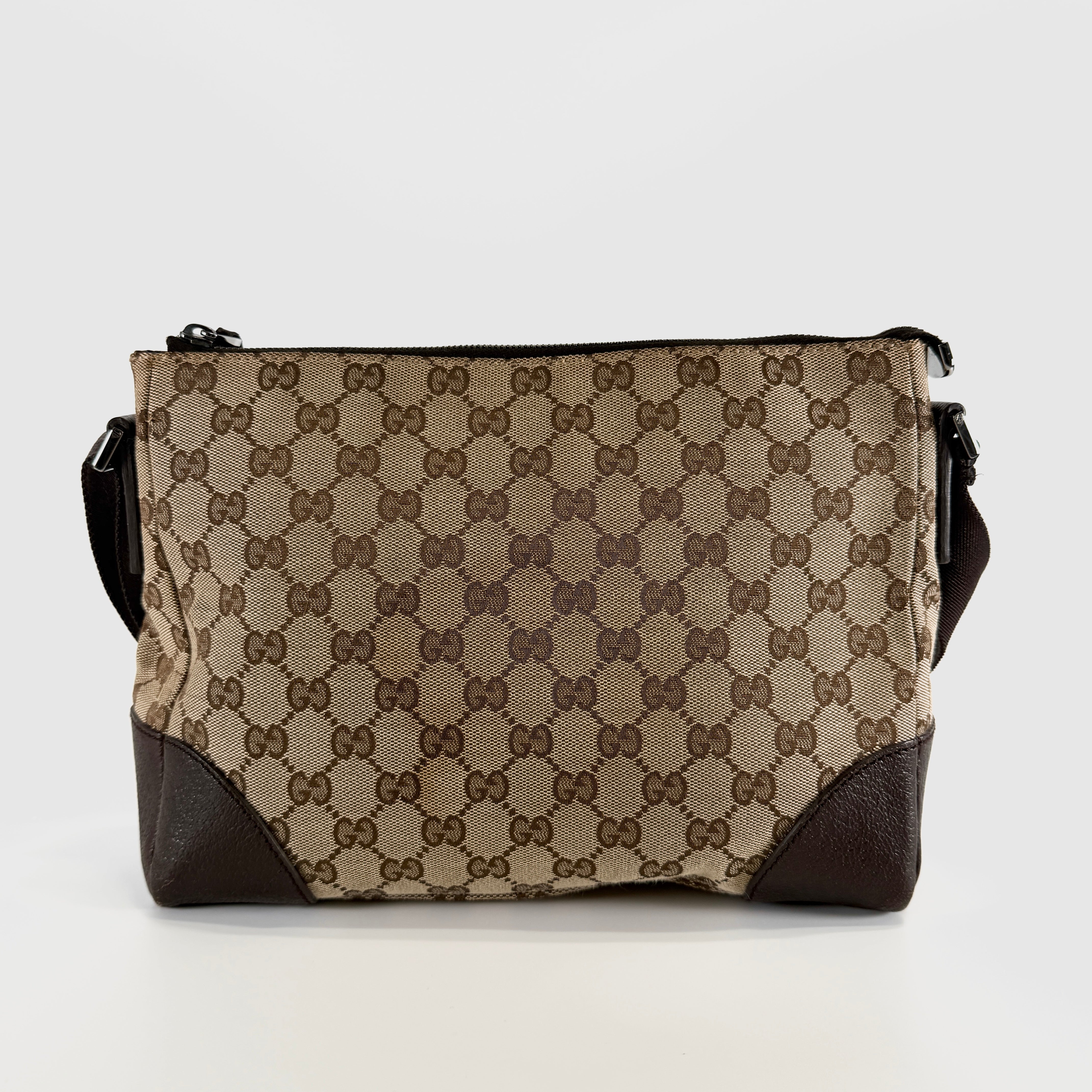 2606 secondhand GUCCI GG canvas Shoulder bag