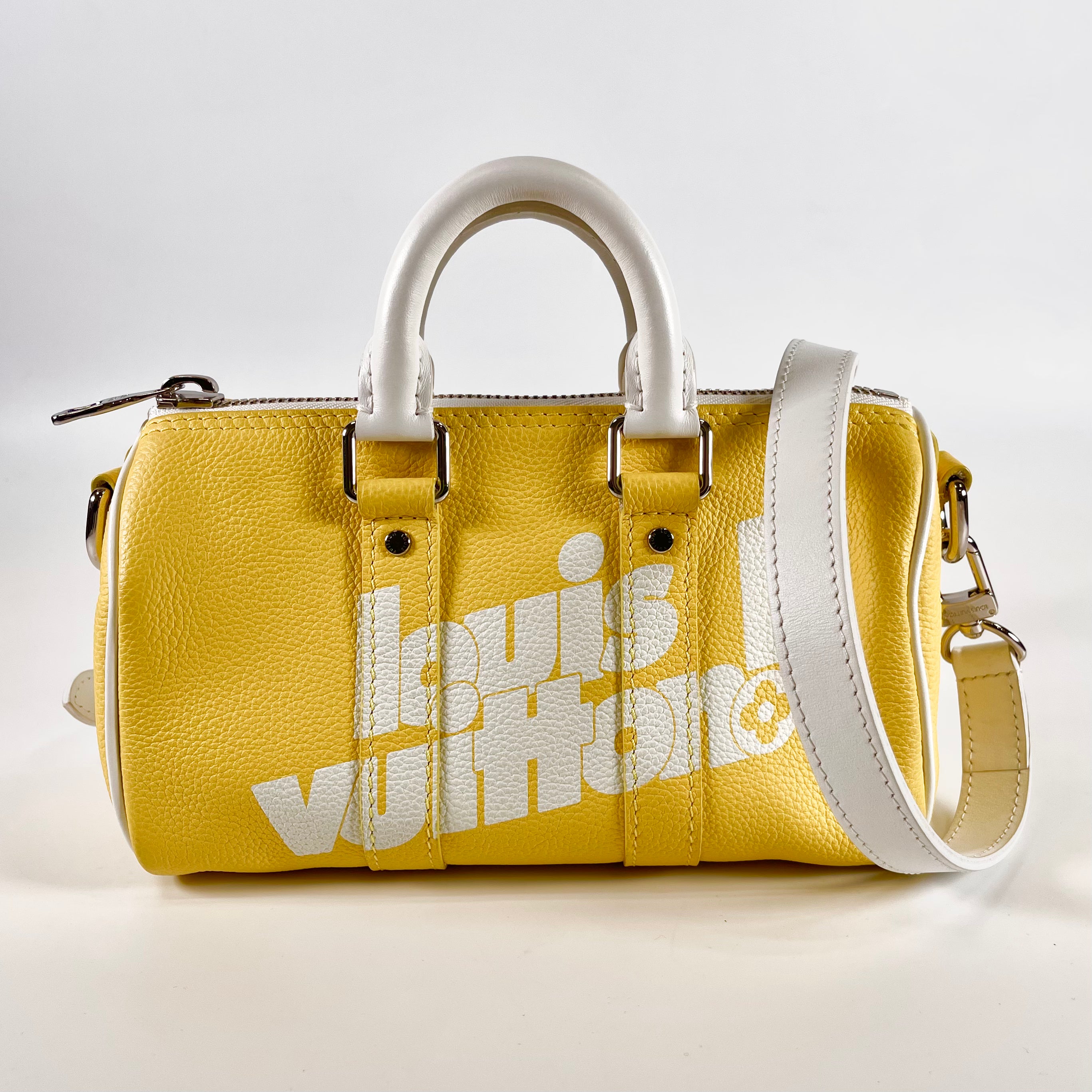 2602 secondhand LV brand bag