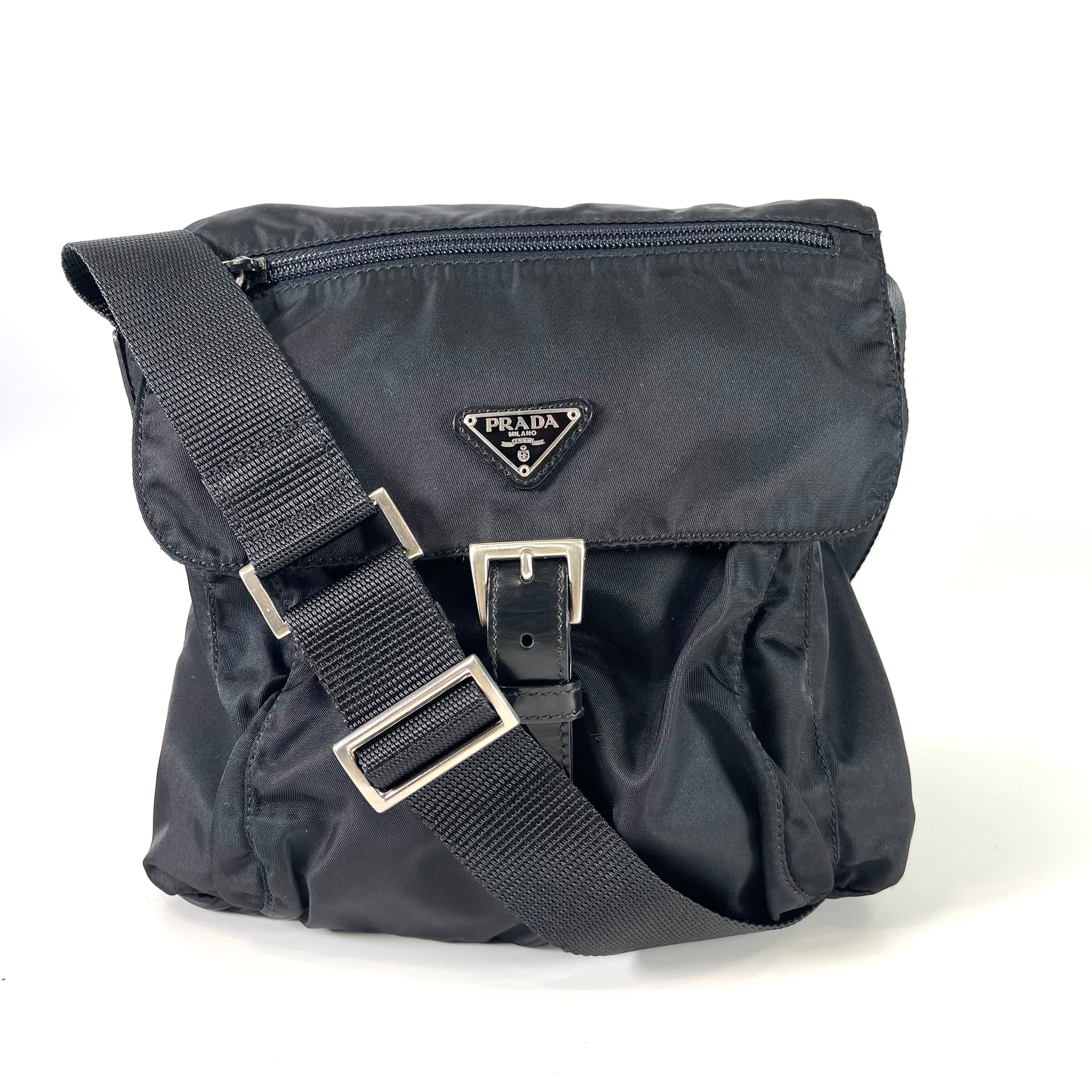 2601 PRADA nylon × leather Triangle Logo plate Shoulder bag black