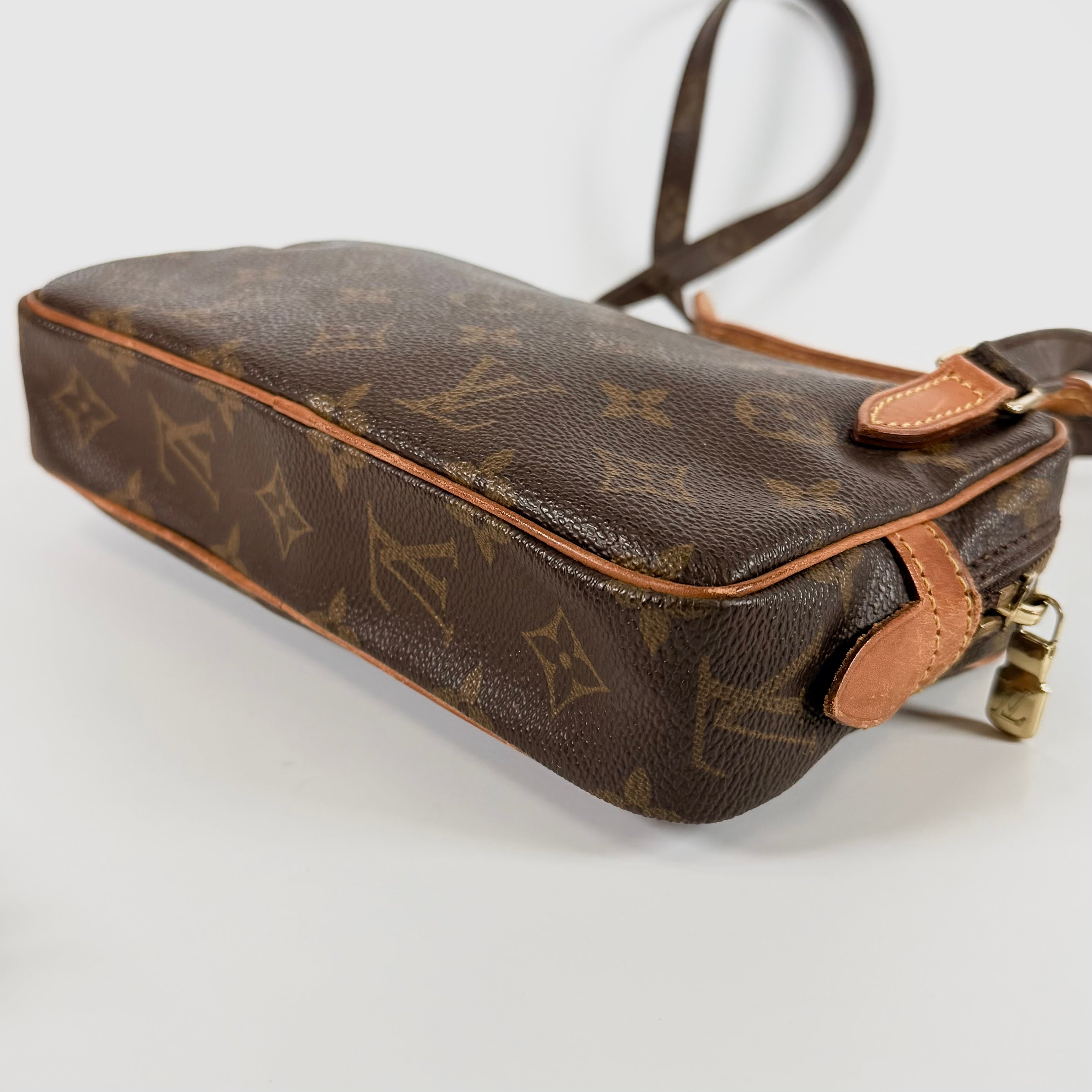 2606 secondhand LV bag / others Marly Bandouliere Monogram