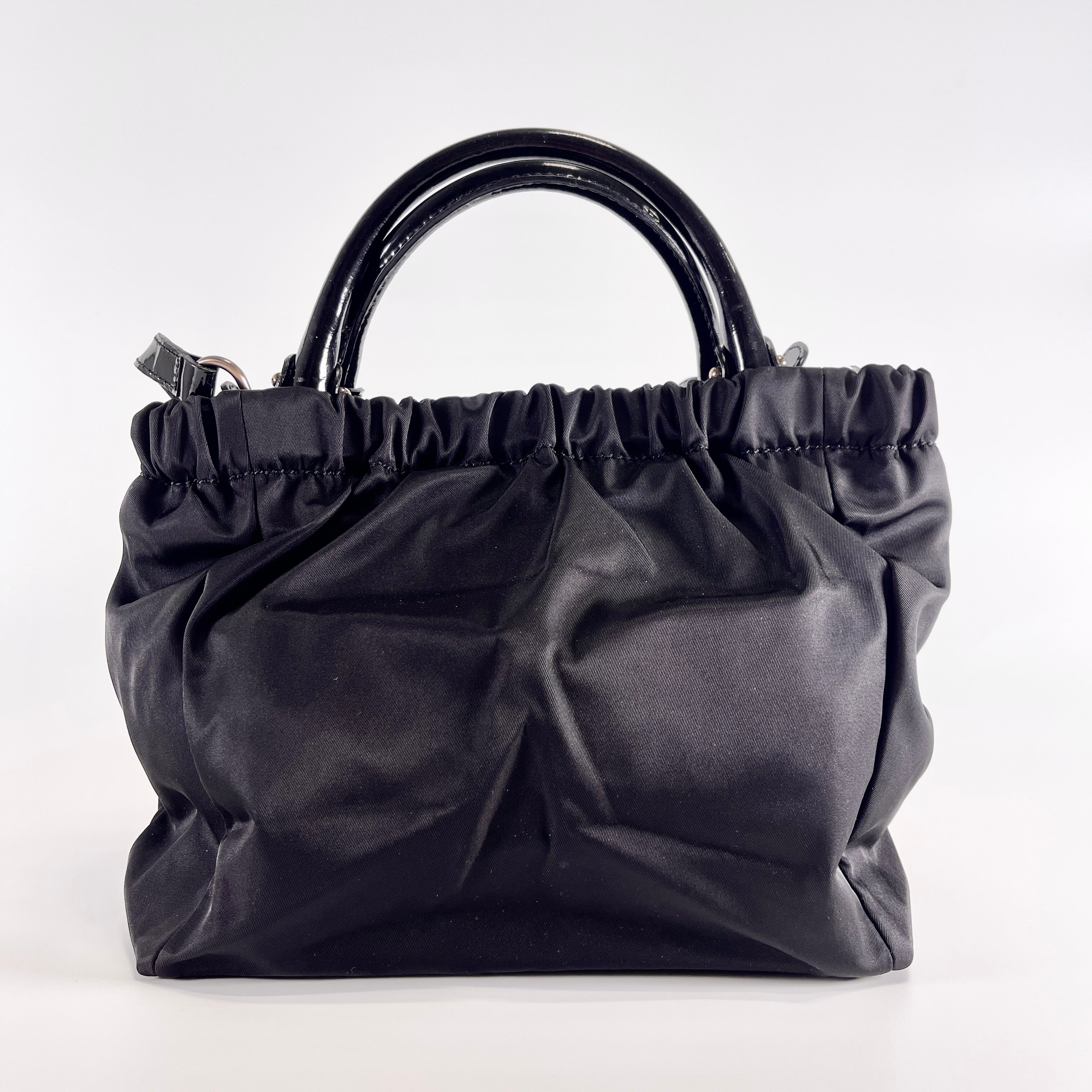2602 secondhand Ferragamo hand bag