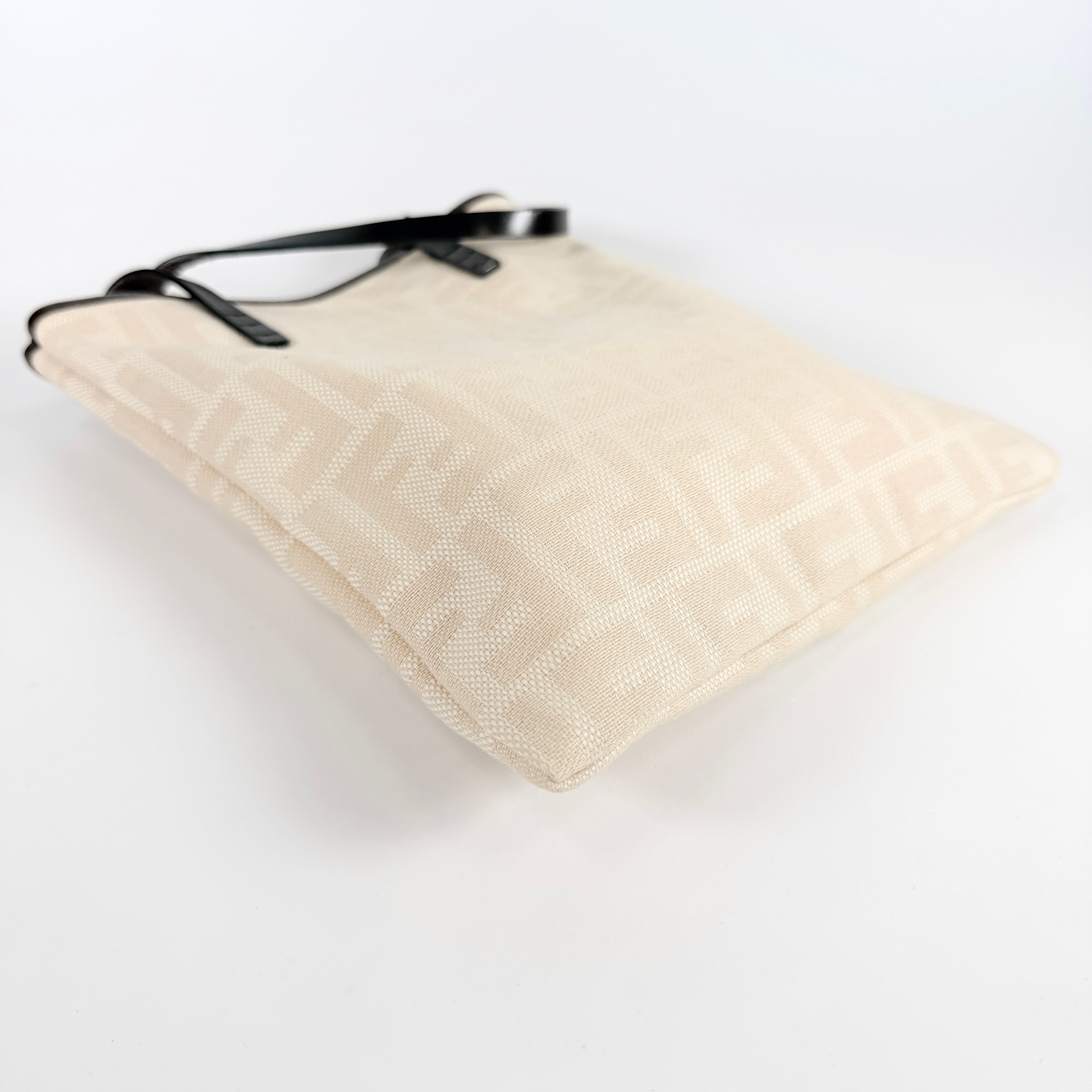 2608 secondhand FENDI Tote Bag With Pouch Zucca