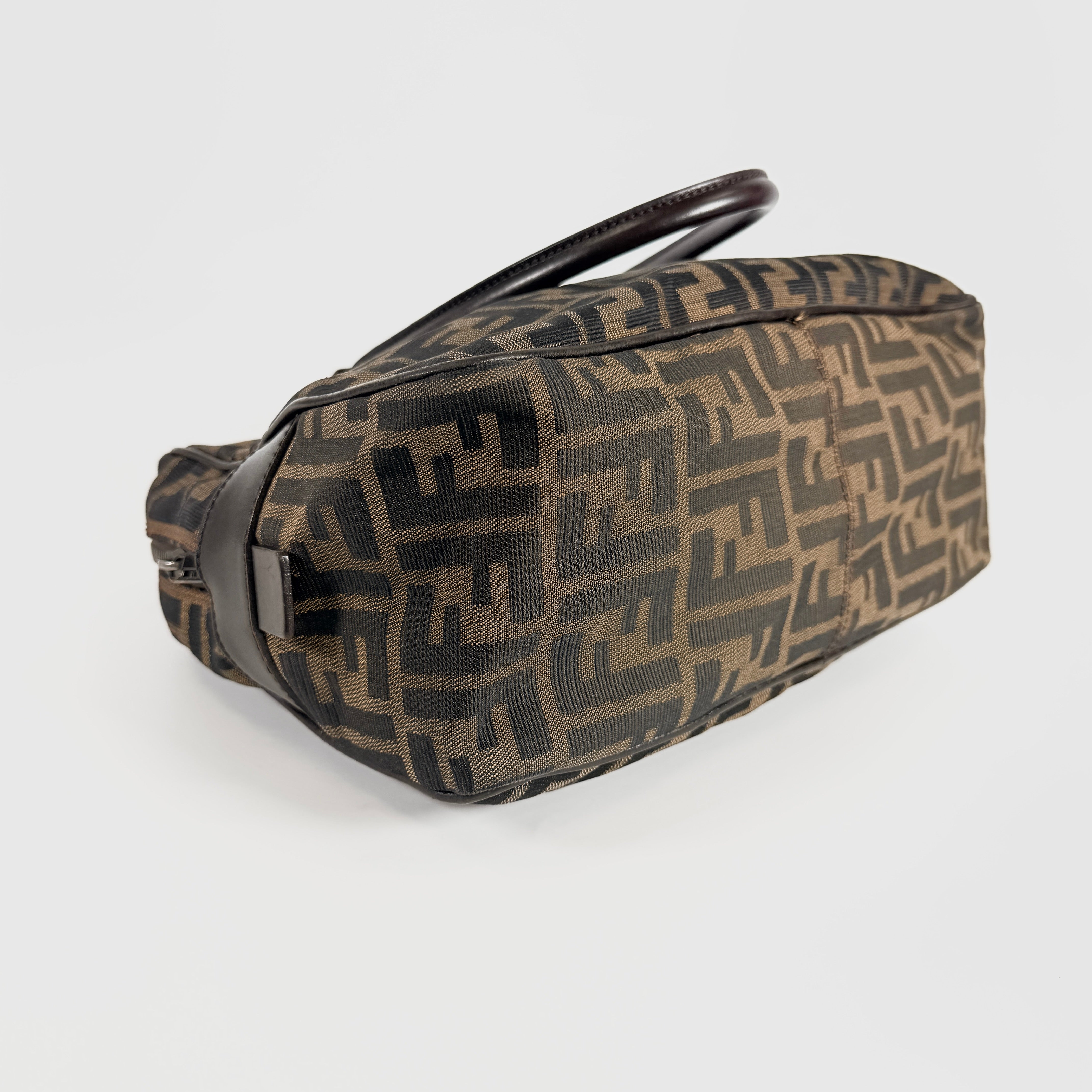 2607 secondhand FENDI Zucca hand bag