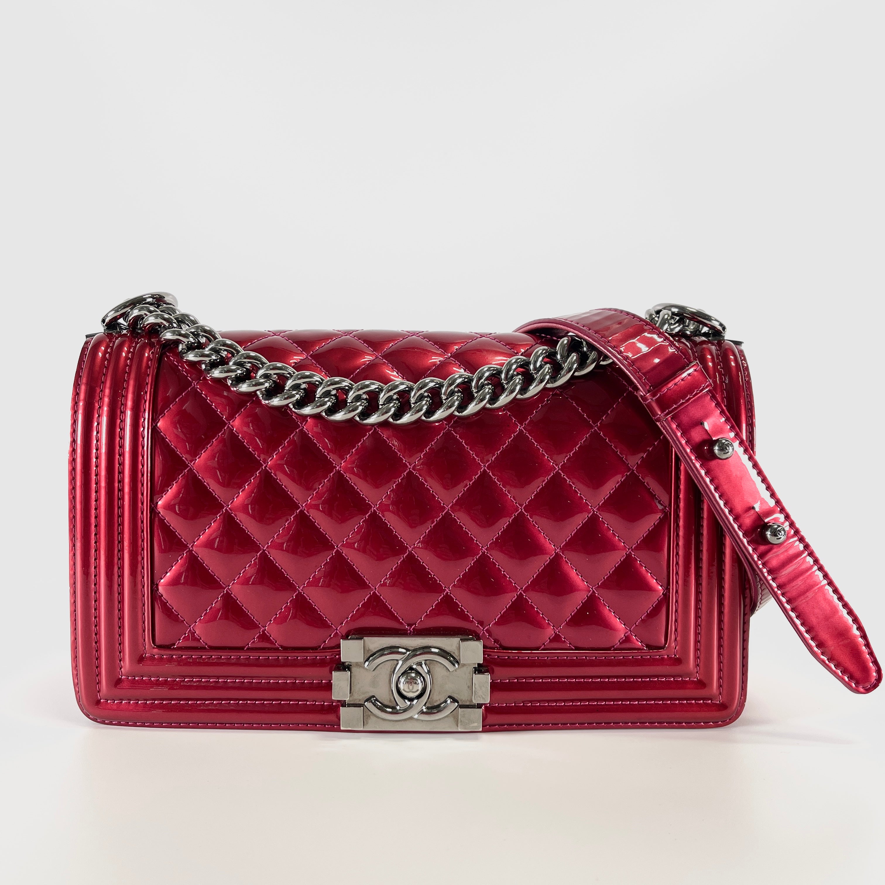 2605 secondhand CHANEL Patent Leather Boy chain Crossbody Bag