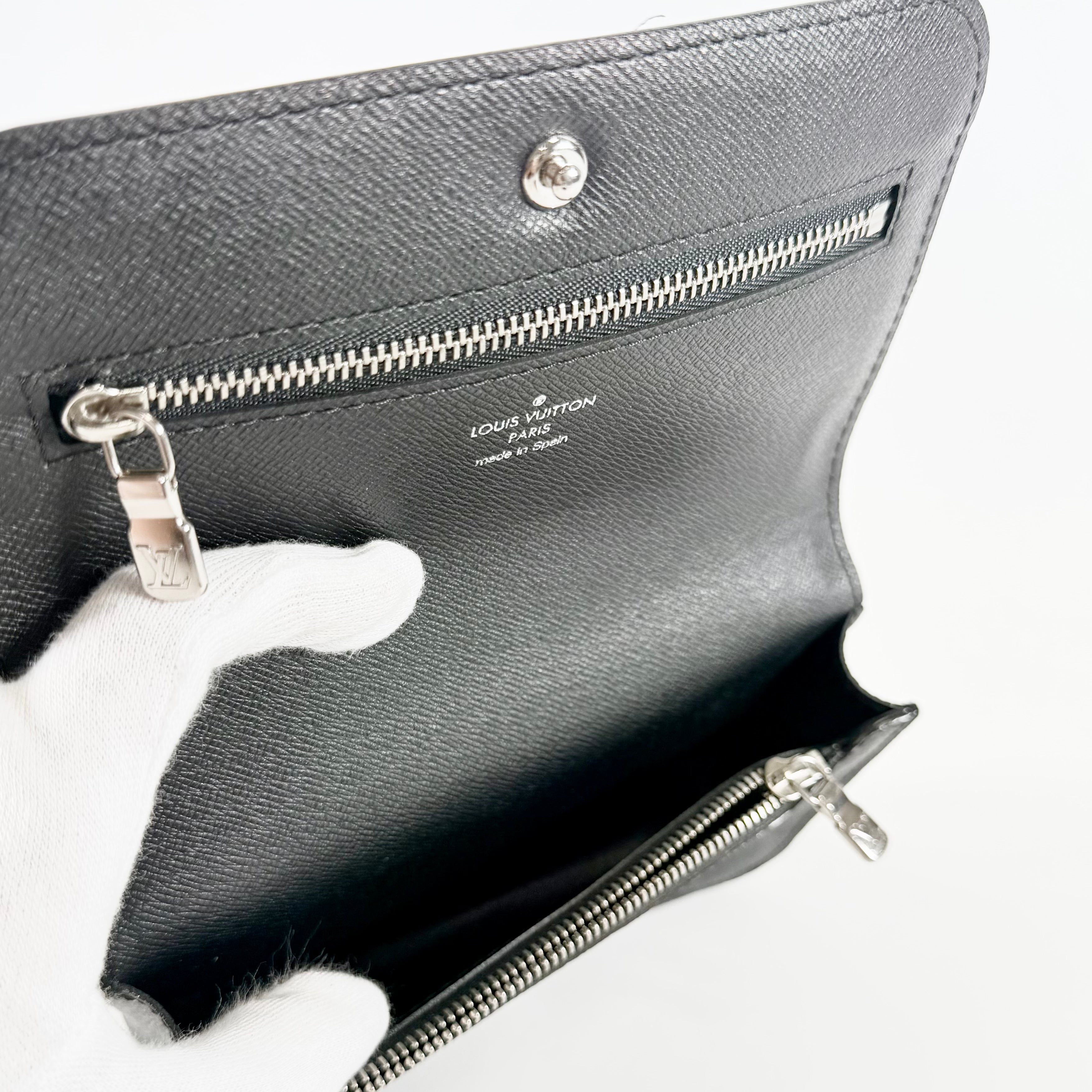 2608 secondhand LV Damier Graphite M6837T Pochette Homme
