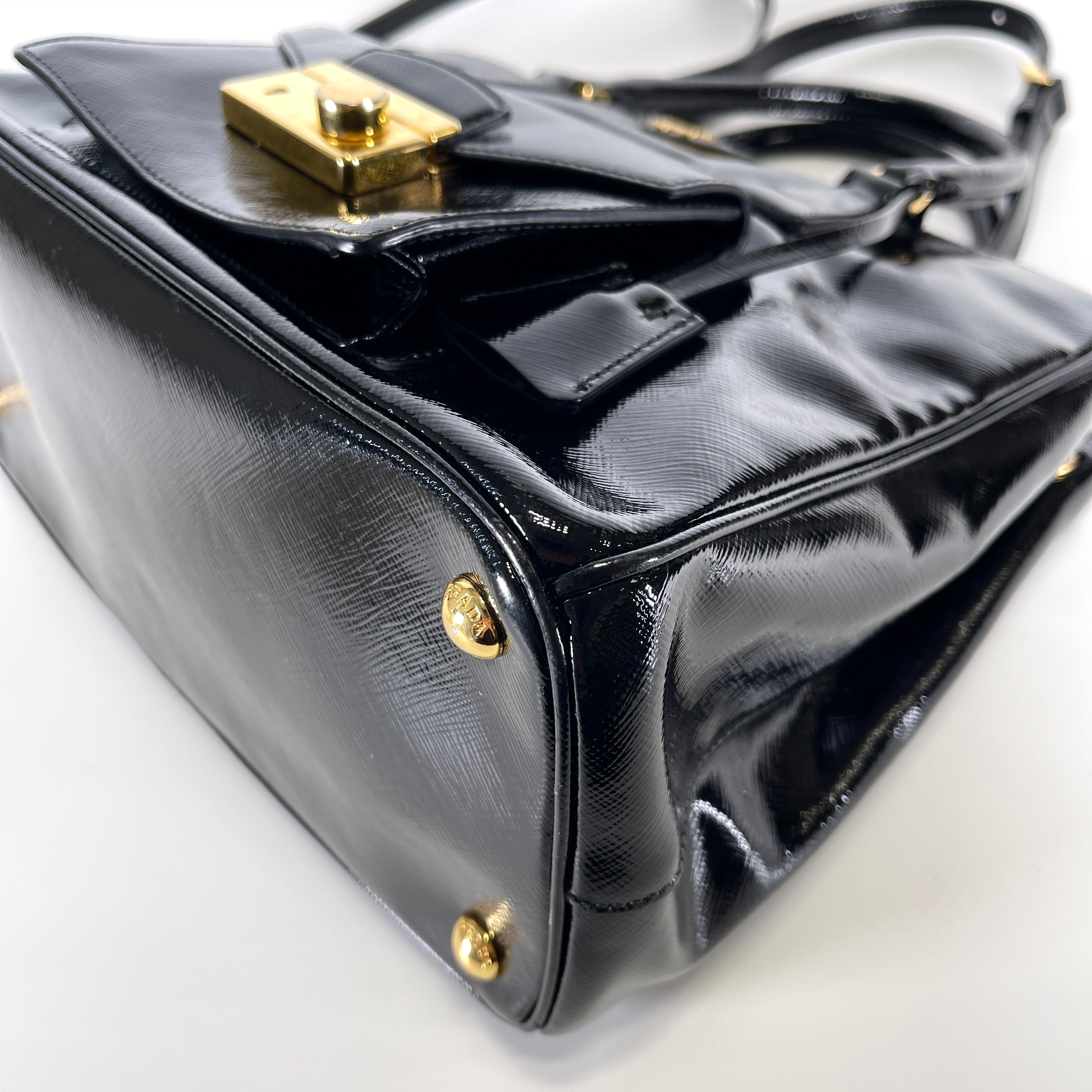 2604 secondhand PRADA 2Way bag