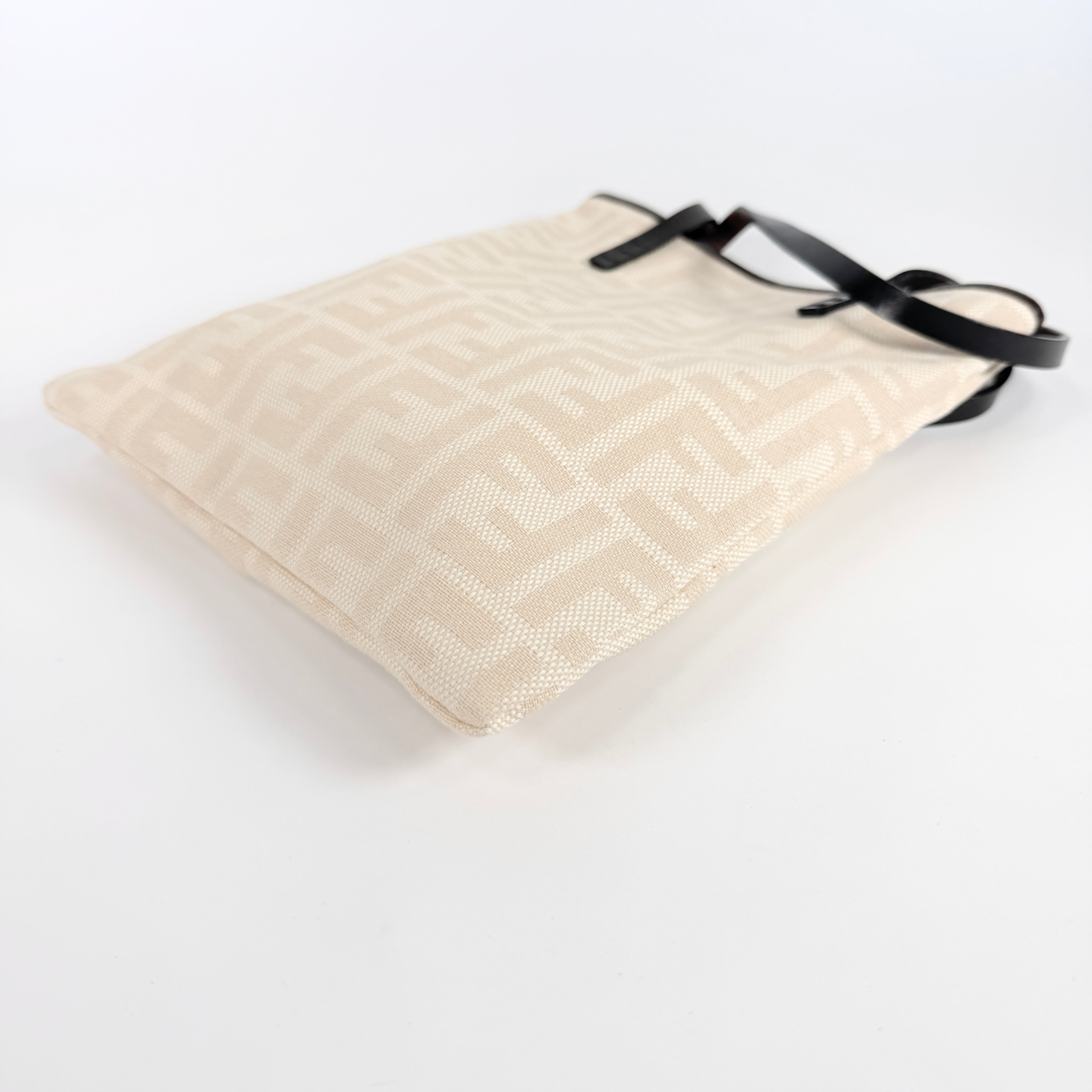 2608 secondhand FENDI Tote Bag With Pouch Zucca