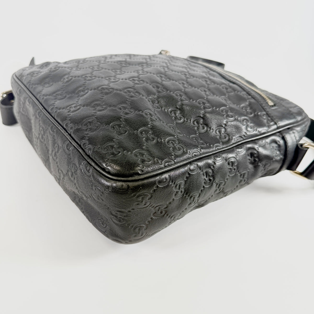2607 secondhand GUCCI Guccissima shoulder back black leather