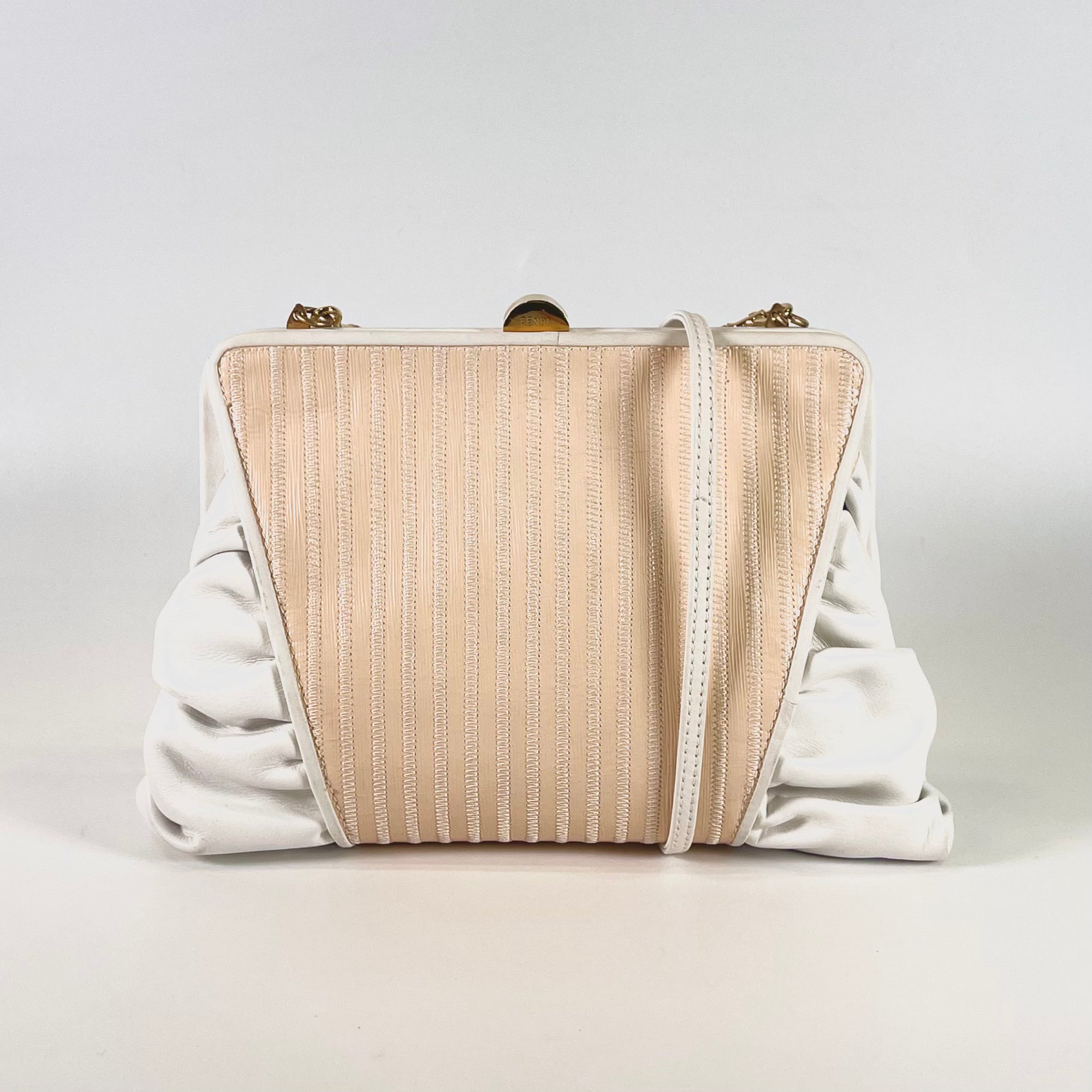 2511 FENDI Leather Clasp Shoulder Bag