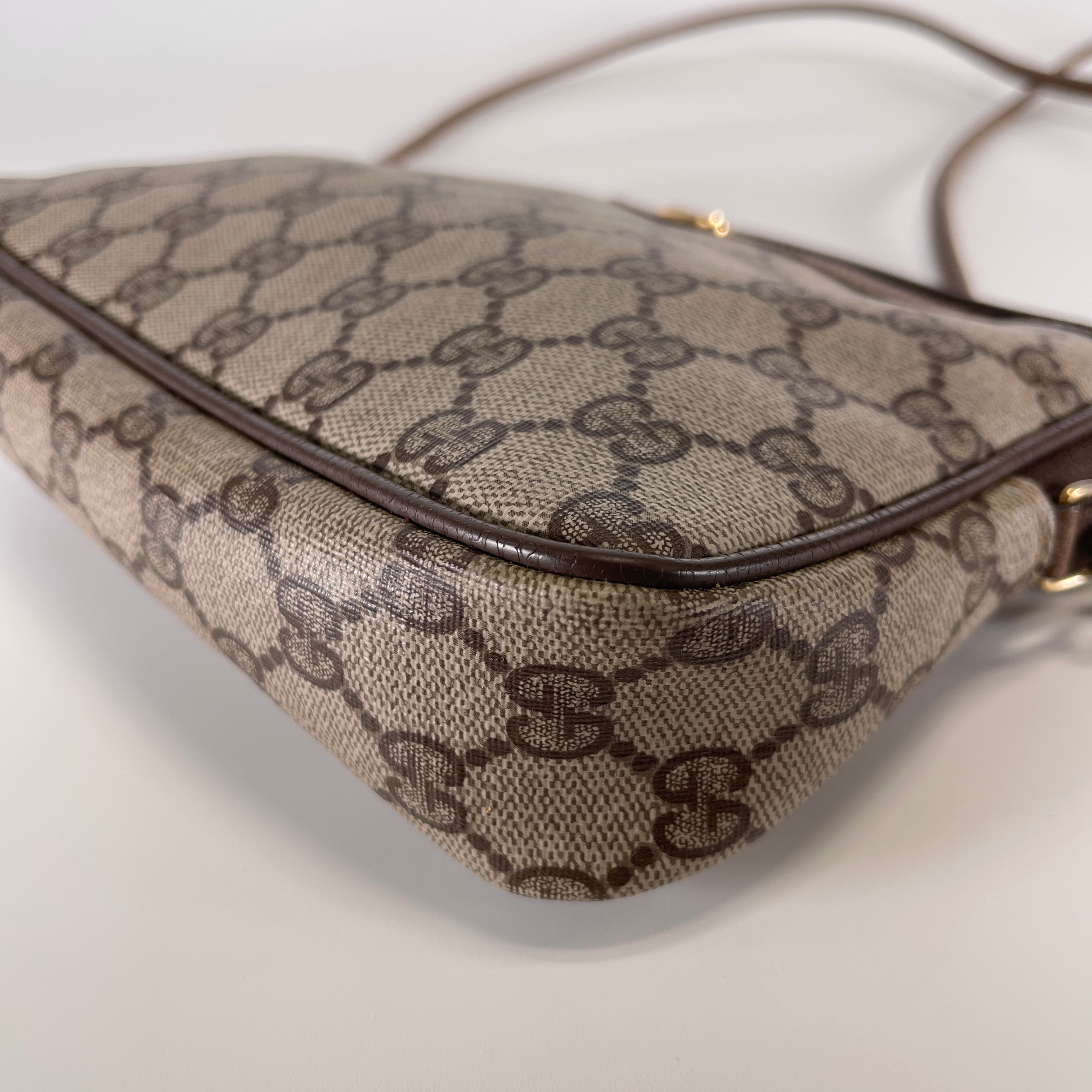 2605 secondhand GUCCI GG Supreme Shoulder bag
