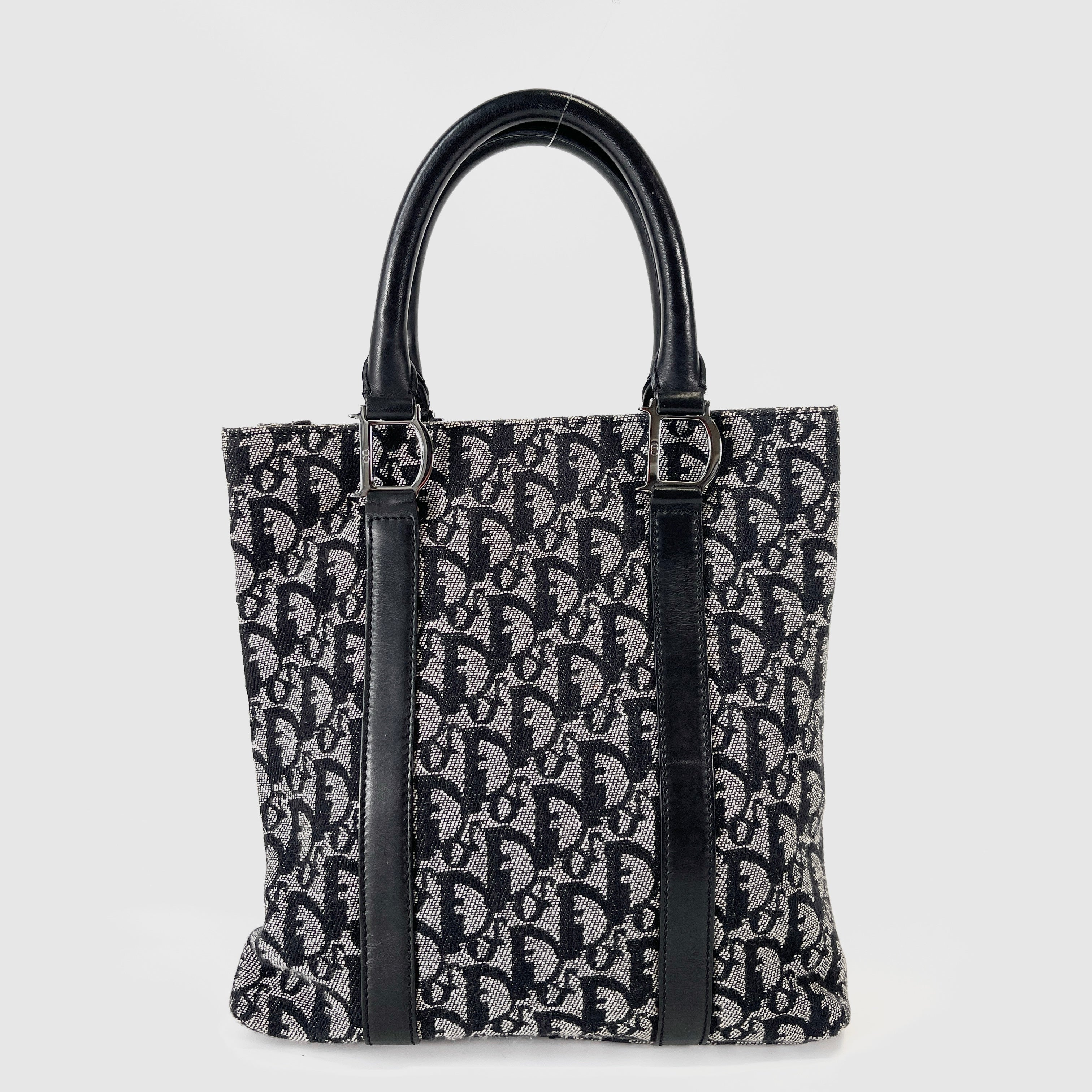 2605 secondhand CD Christian Trotter hand bag