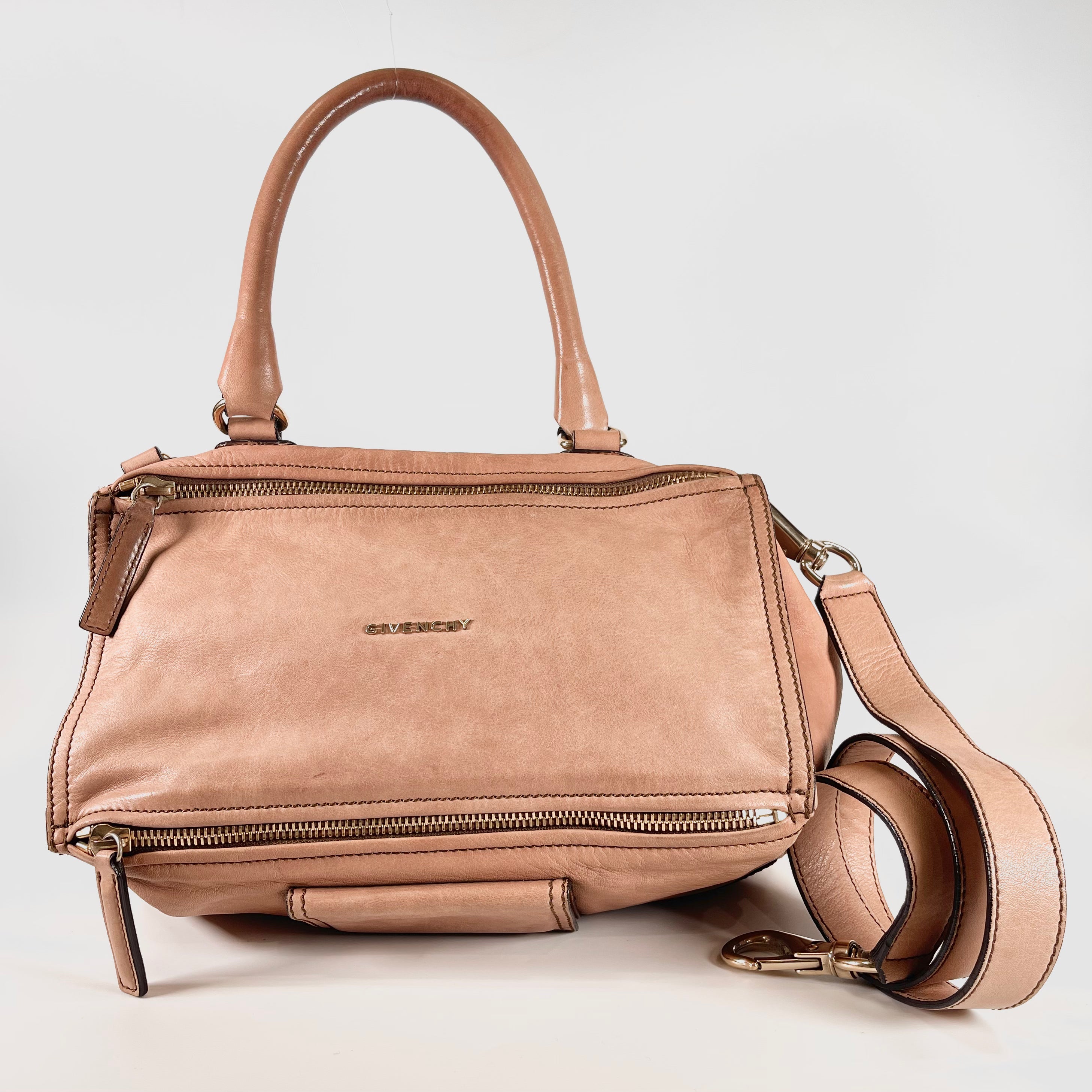 2602 secondhand GIVENCHY van Pandora