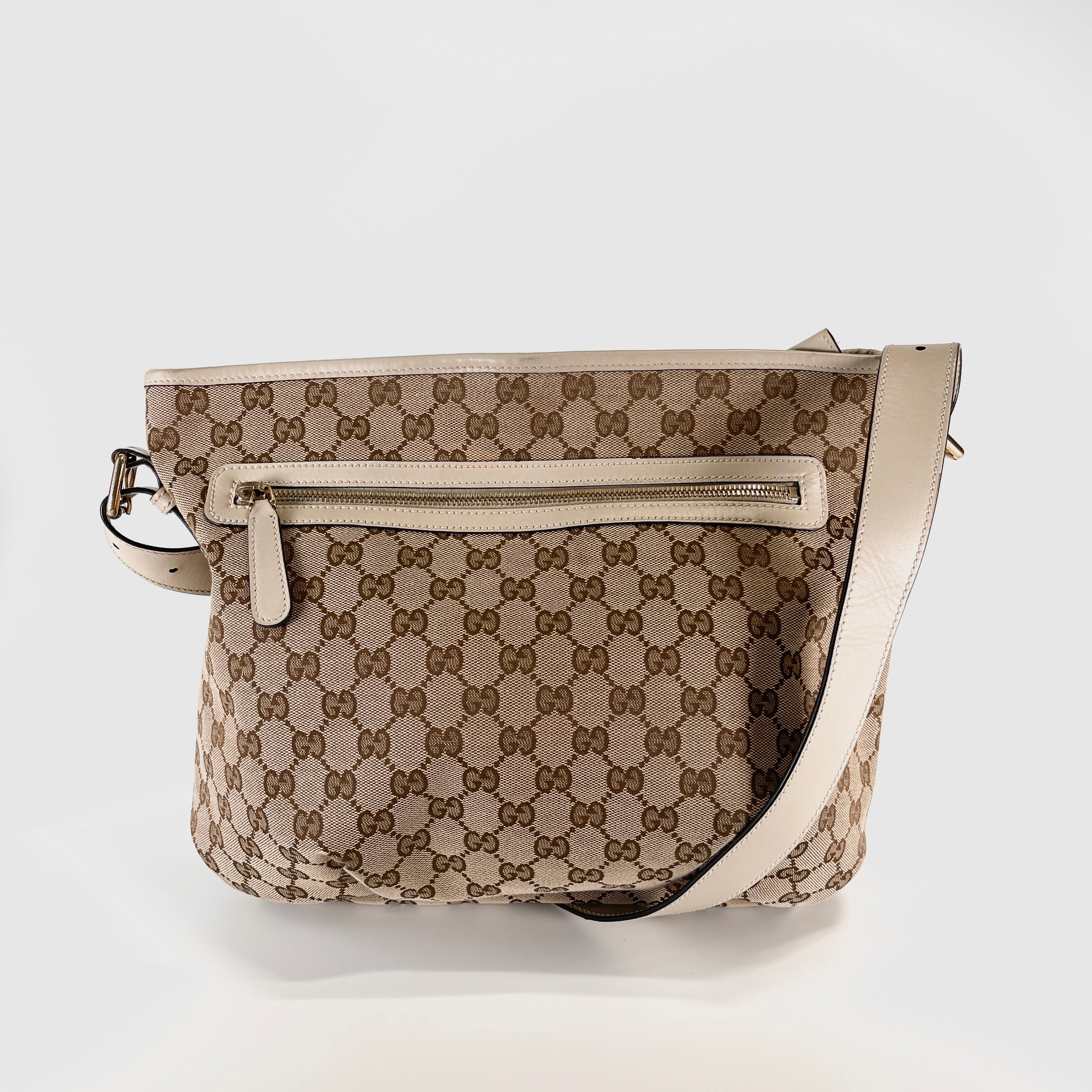 2603 secondhand GUCCI GG canvas Shoulder bag