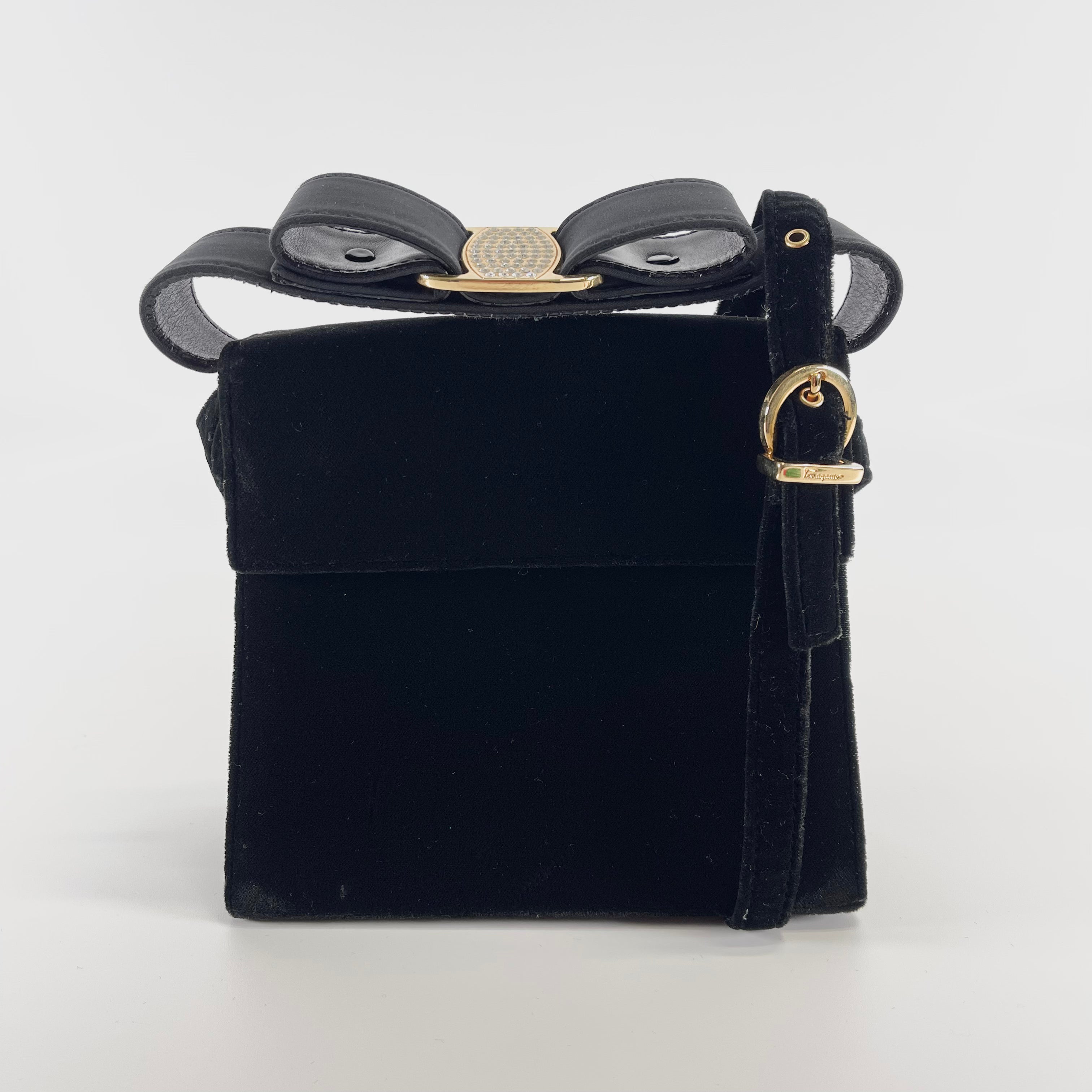 2603 secondhand Ferragamo Vara Ribbon hand bag