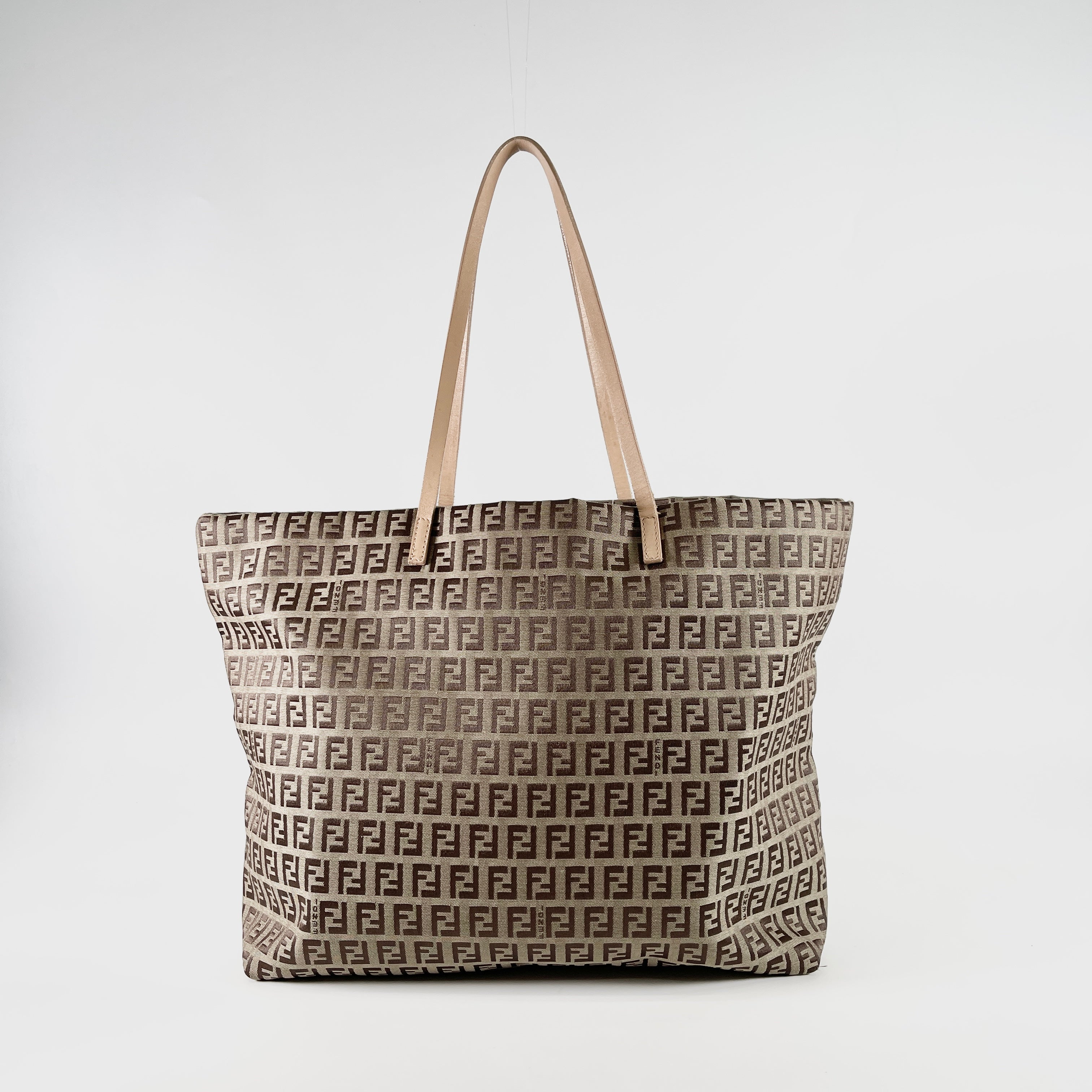 2602 secondhand FENDI HAND BAG