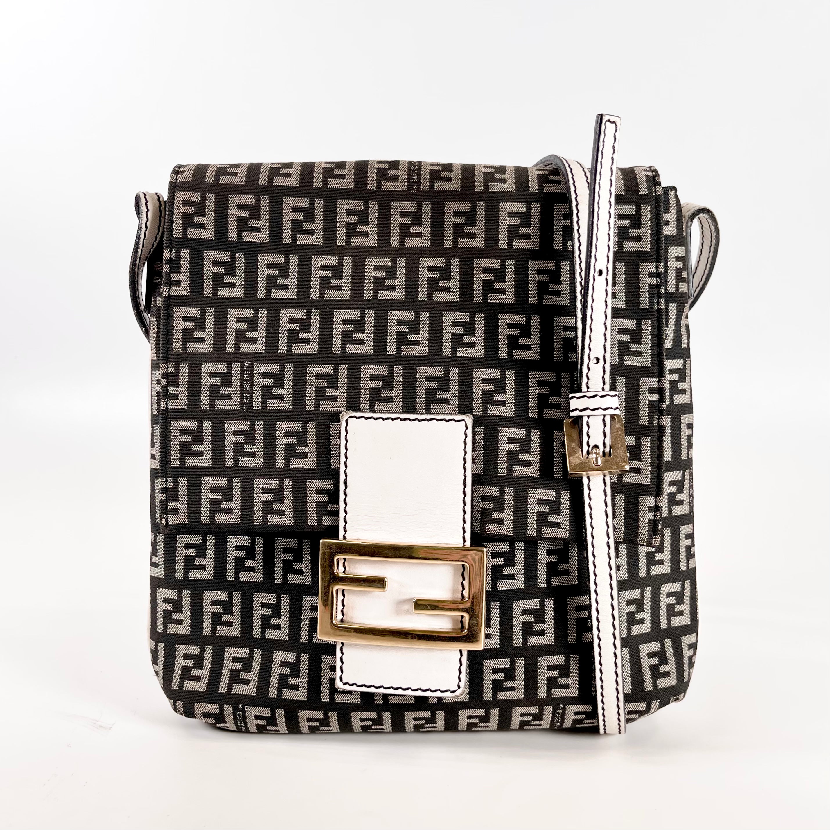 2601 FENDI 8BT075 B Shoulder bag / Crossbody Bag