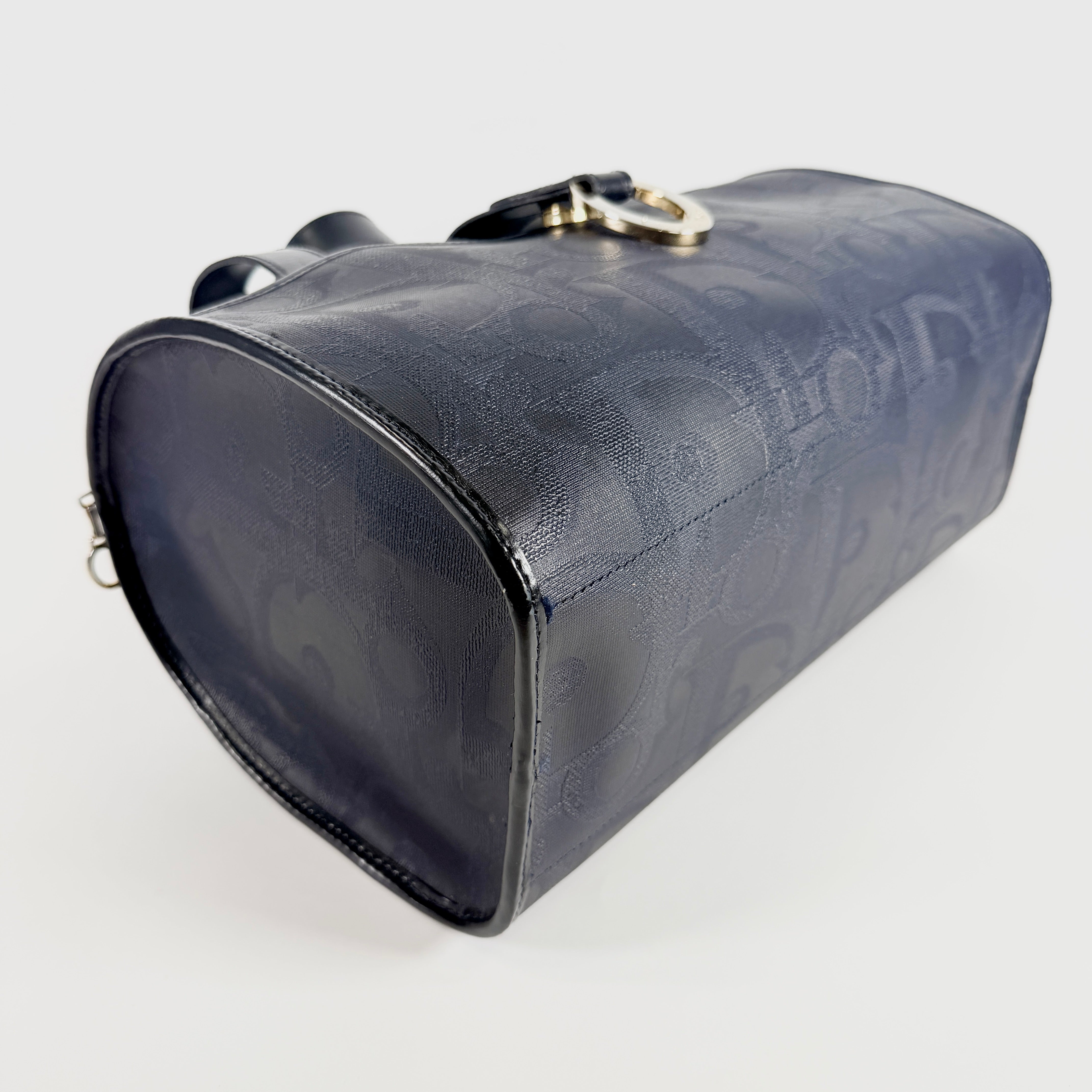 2608 secondhand CD C. Boston bag