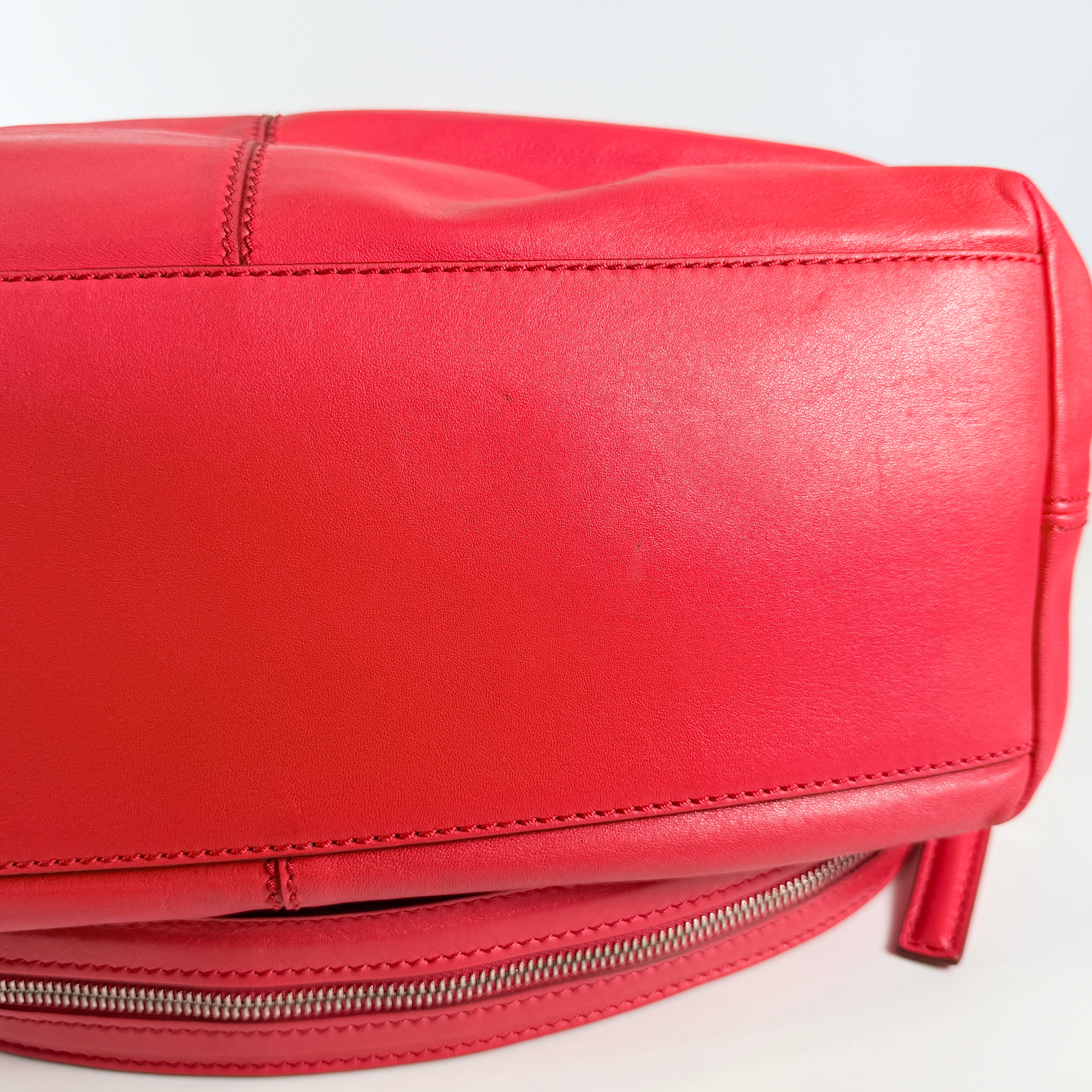 2608 secondhand GIVENCHY van Nightingale