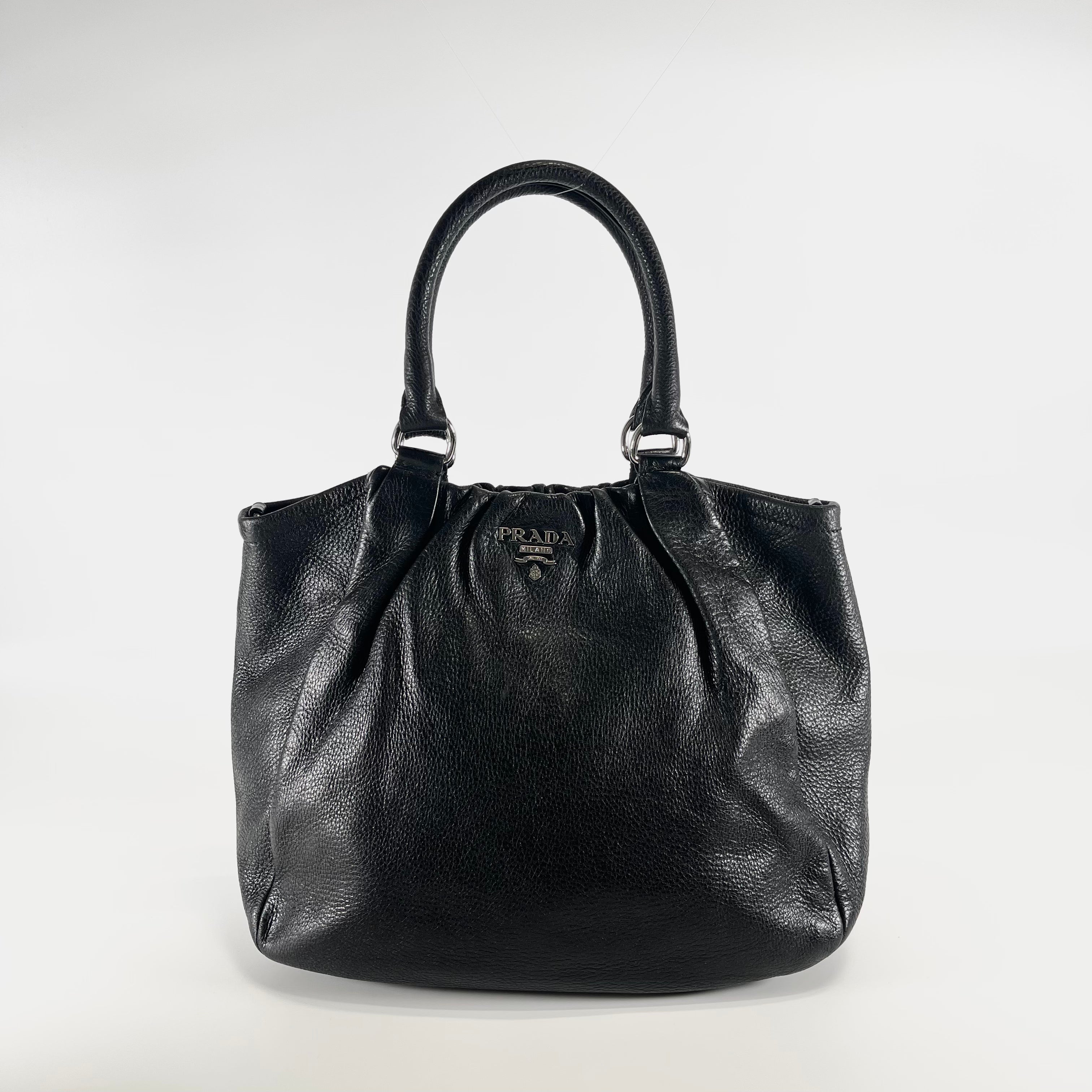 2601 secondhand PRADA hand bag
