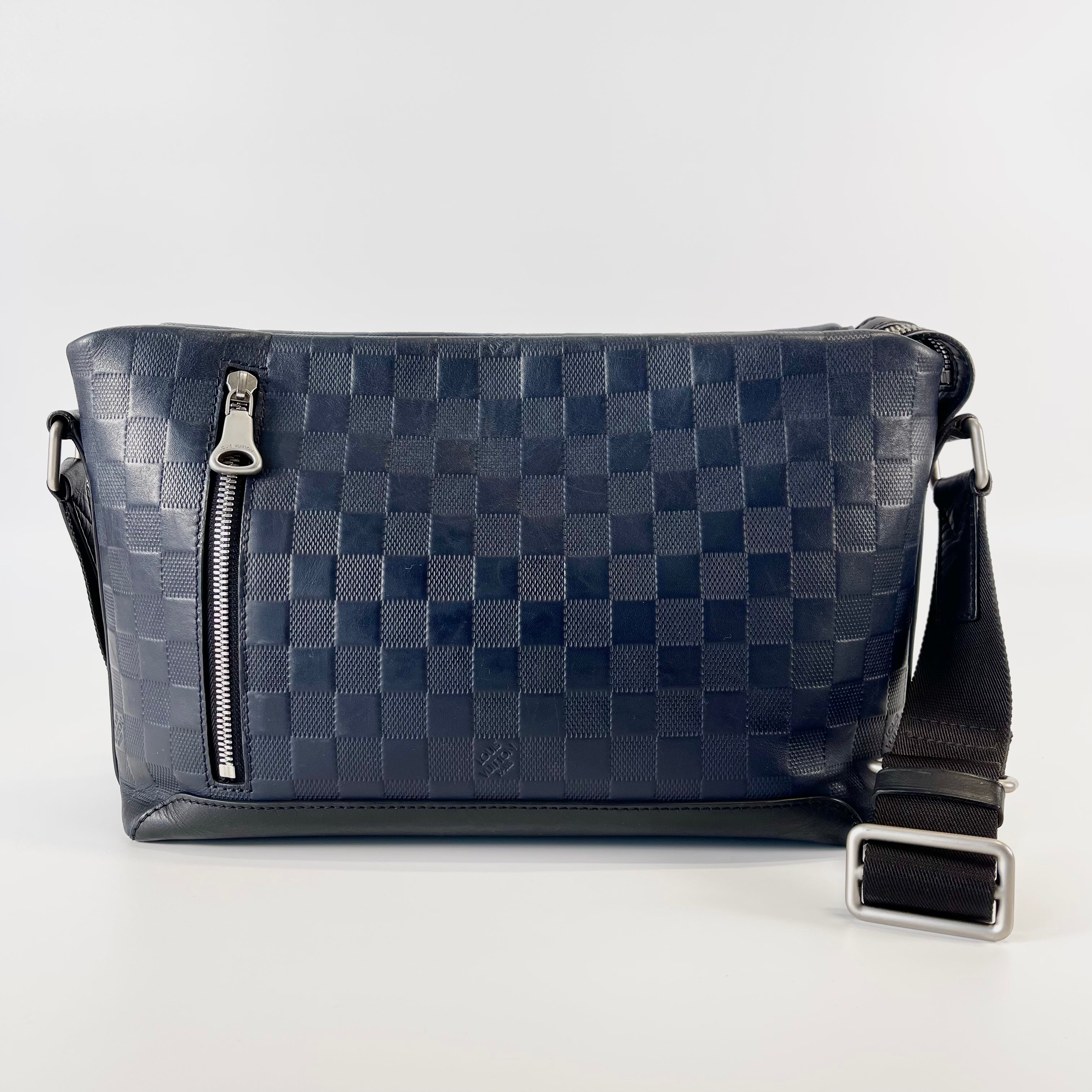 2602 secondhand LV Damier Infini Discovery Messenger PM N42416 CA3118 Navy