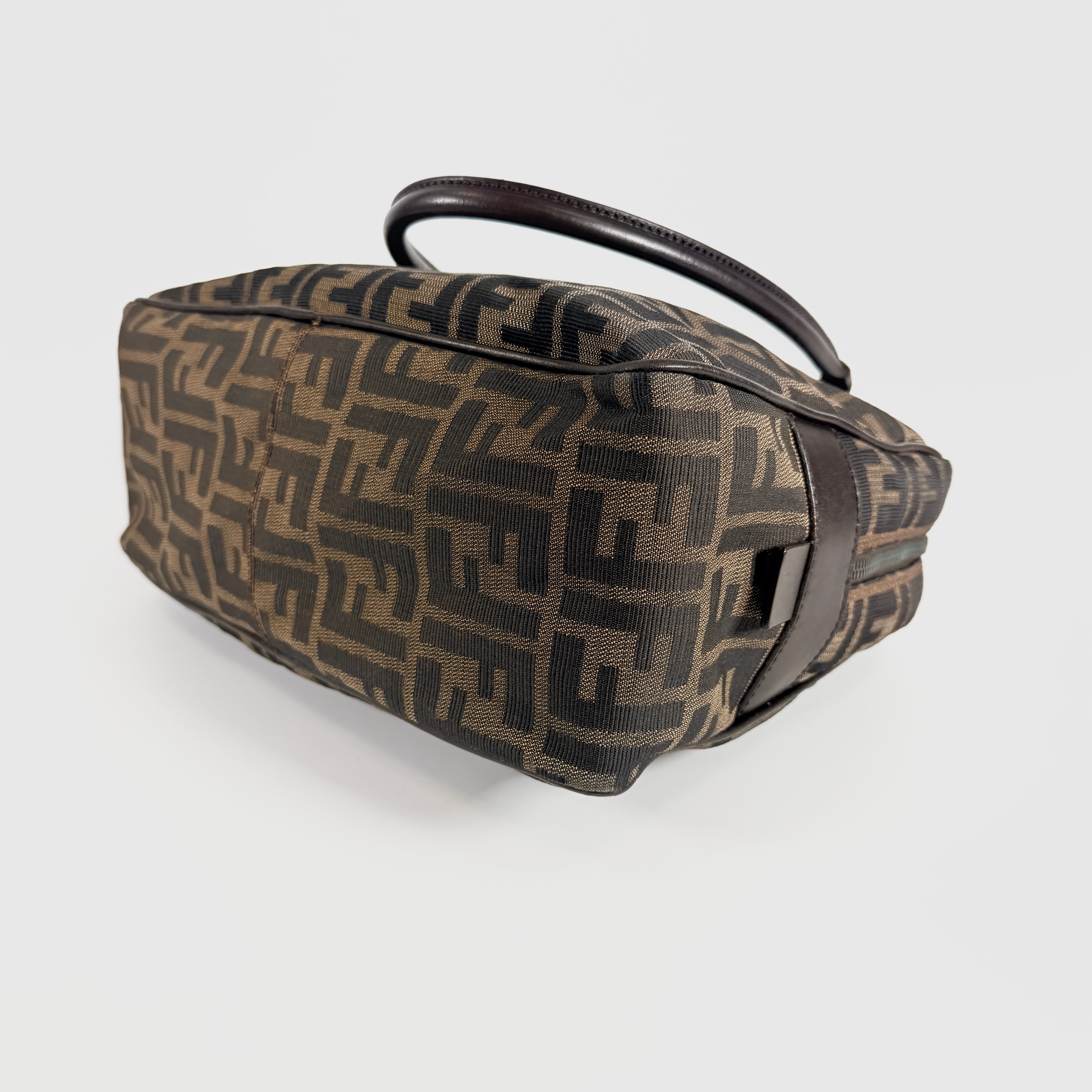 2607 secondhand FENDI Zucca hand bag
