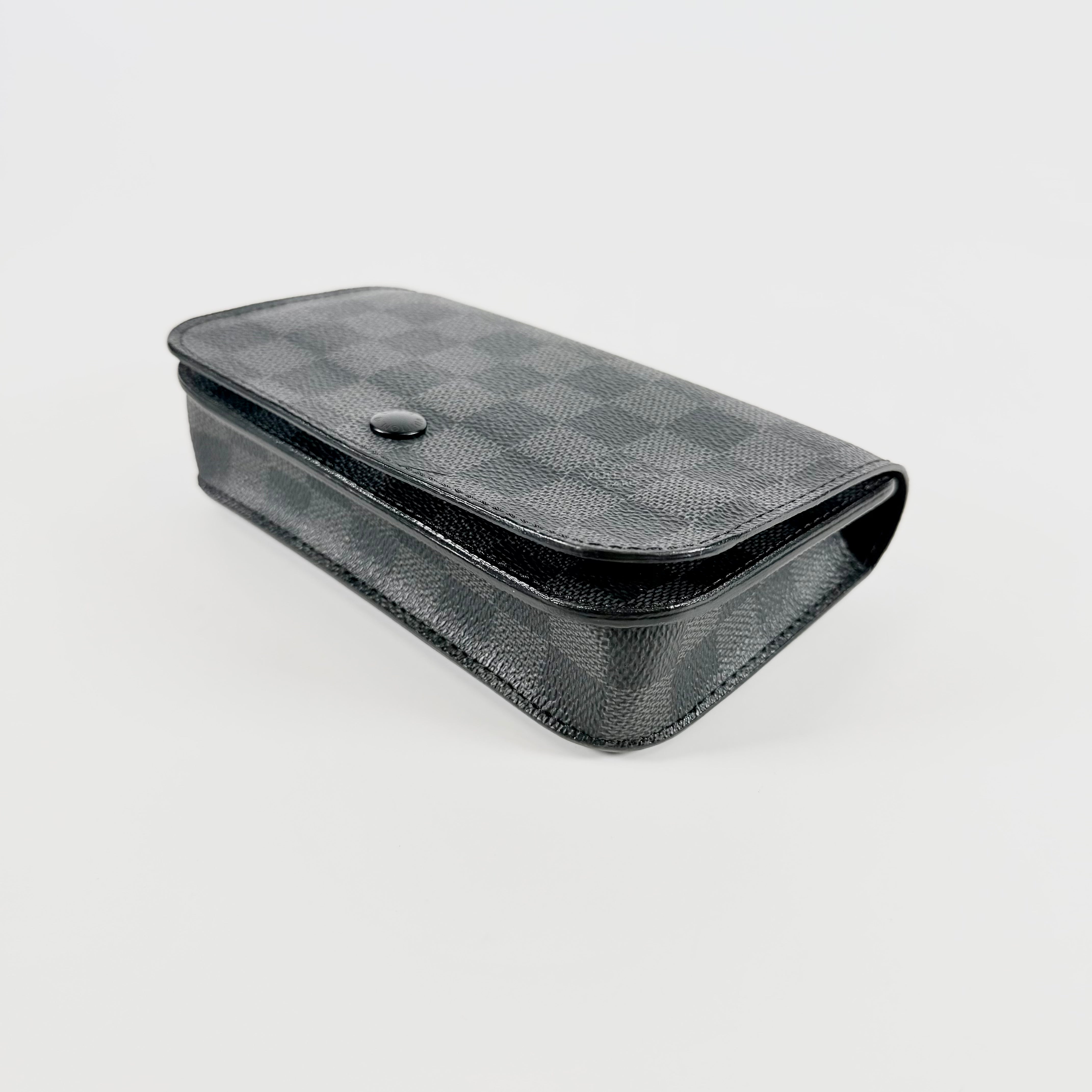 2608 secondhand LV Damier Graphite M6837T Pochette Homme