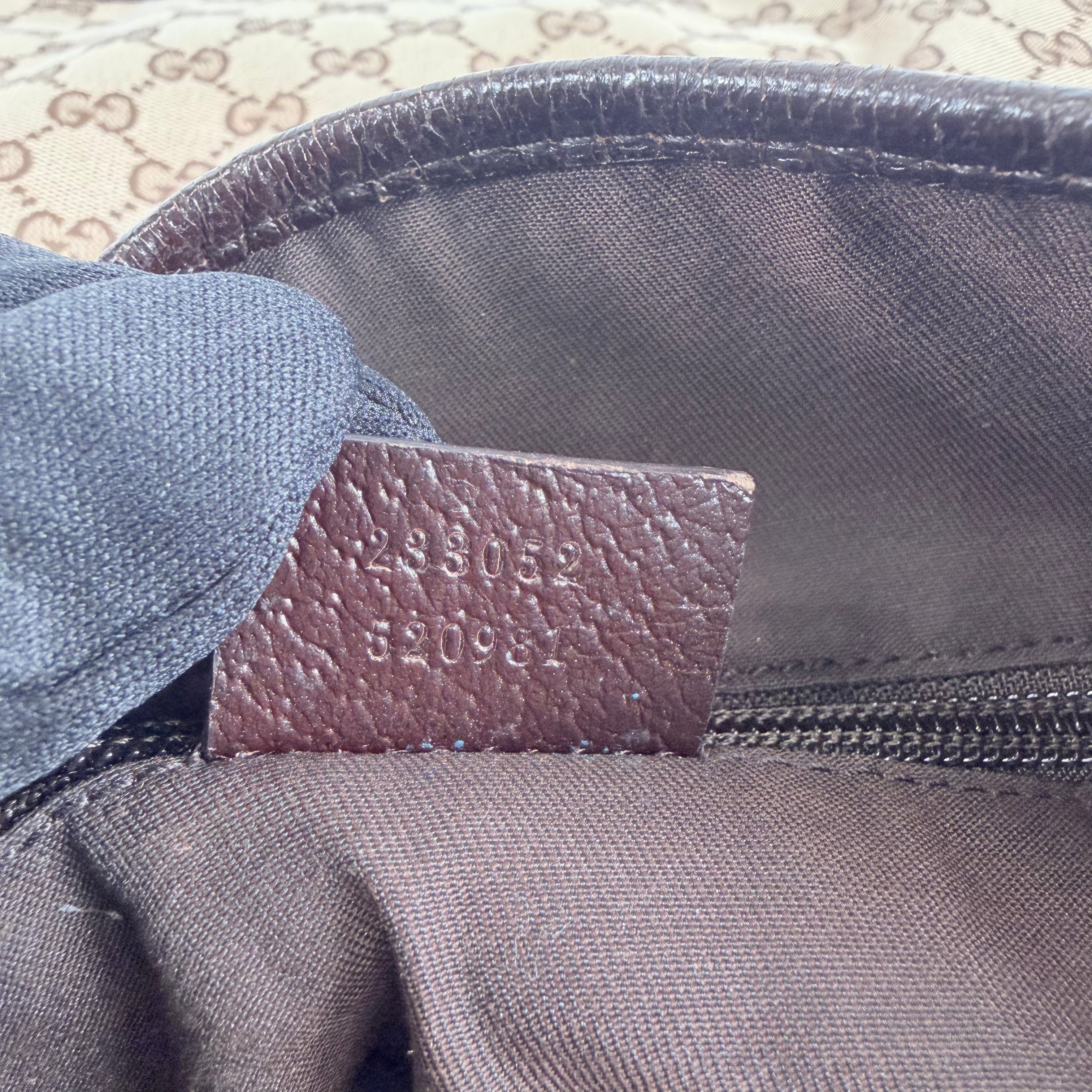 2608 secondhand GUCCI GG canvas Shoulder bag