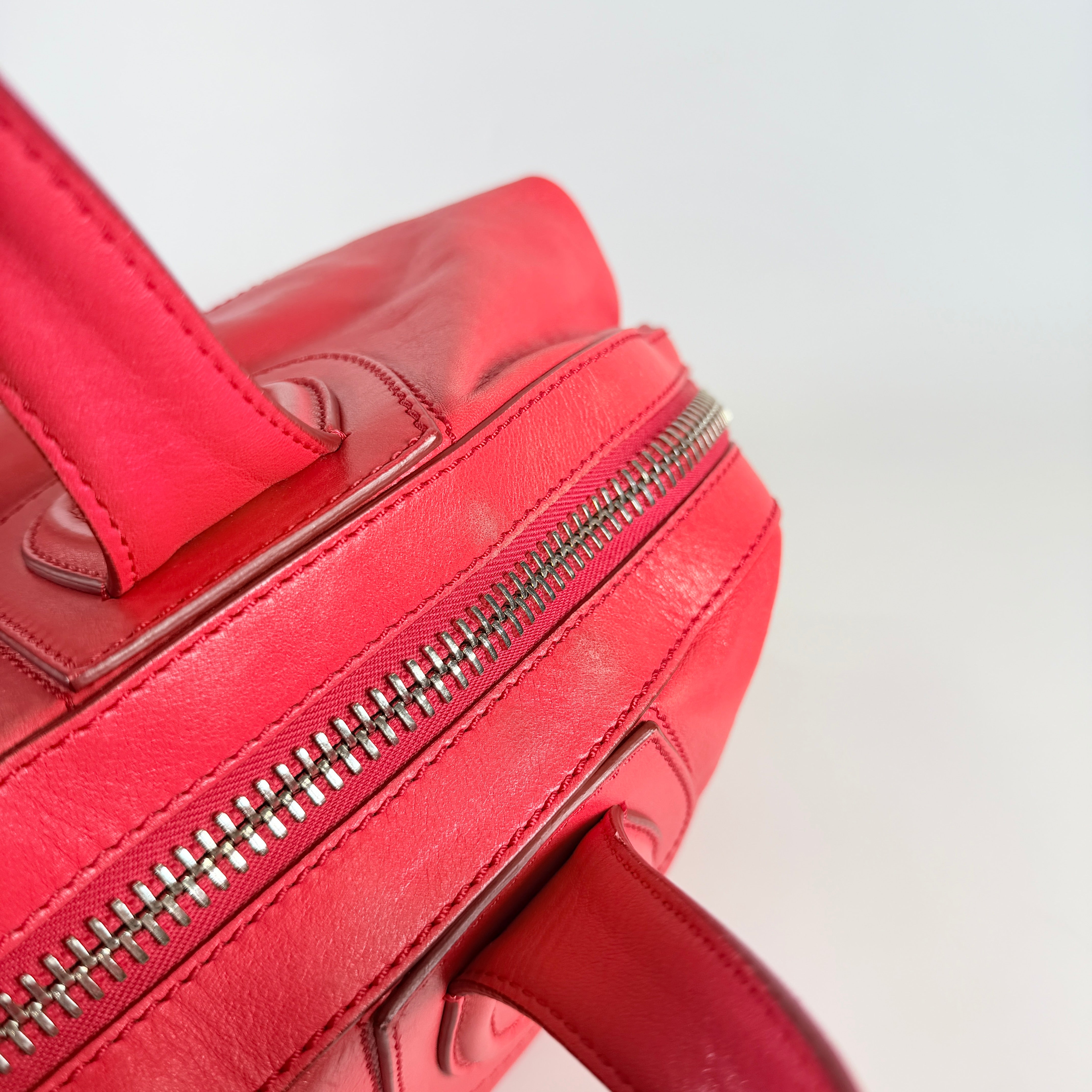 2608 secondhand GIVENCHY van Nightingale