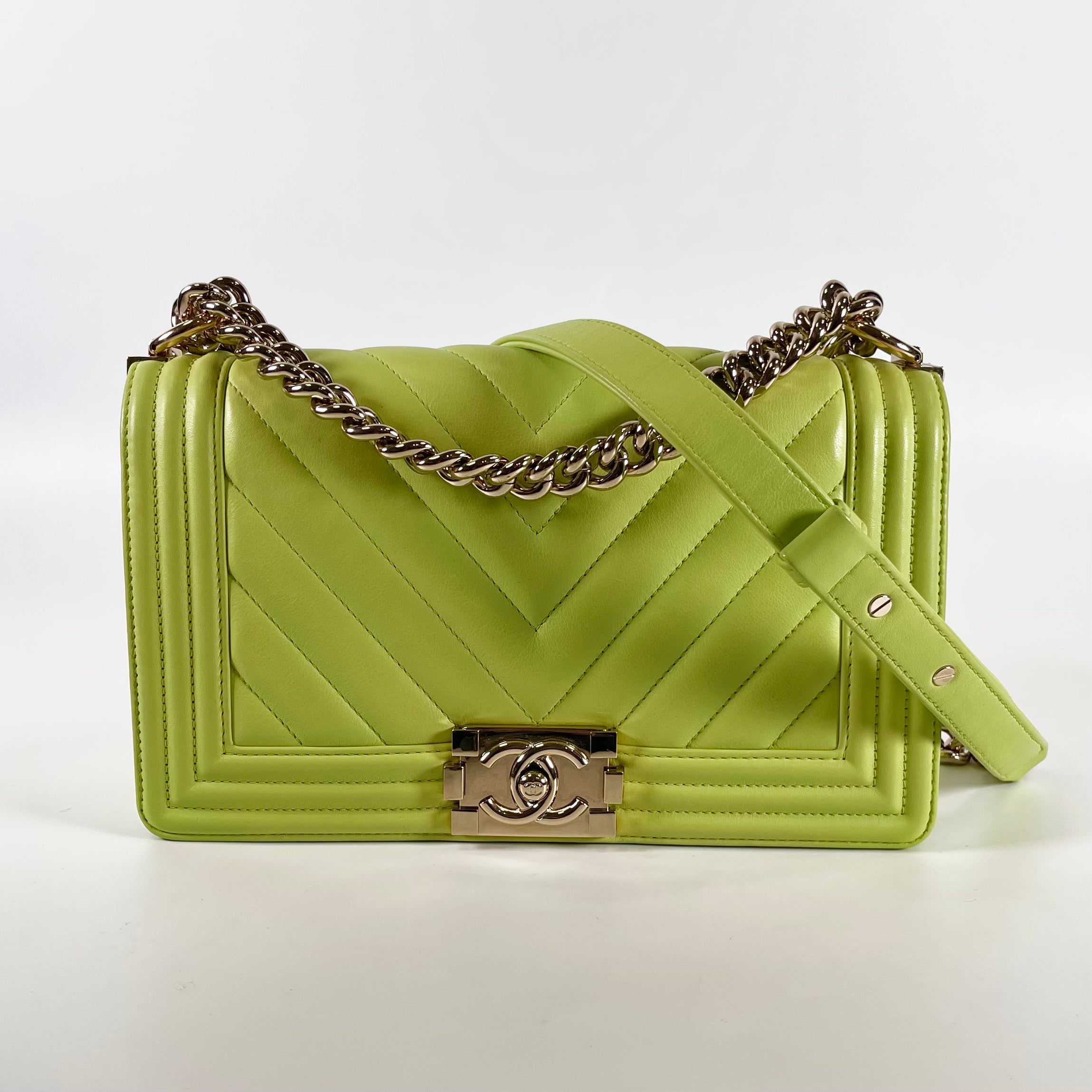 2601 CHANEL calf Chain Shoulder Bag green