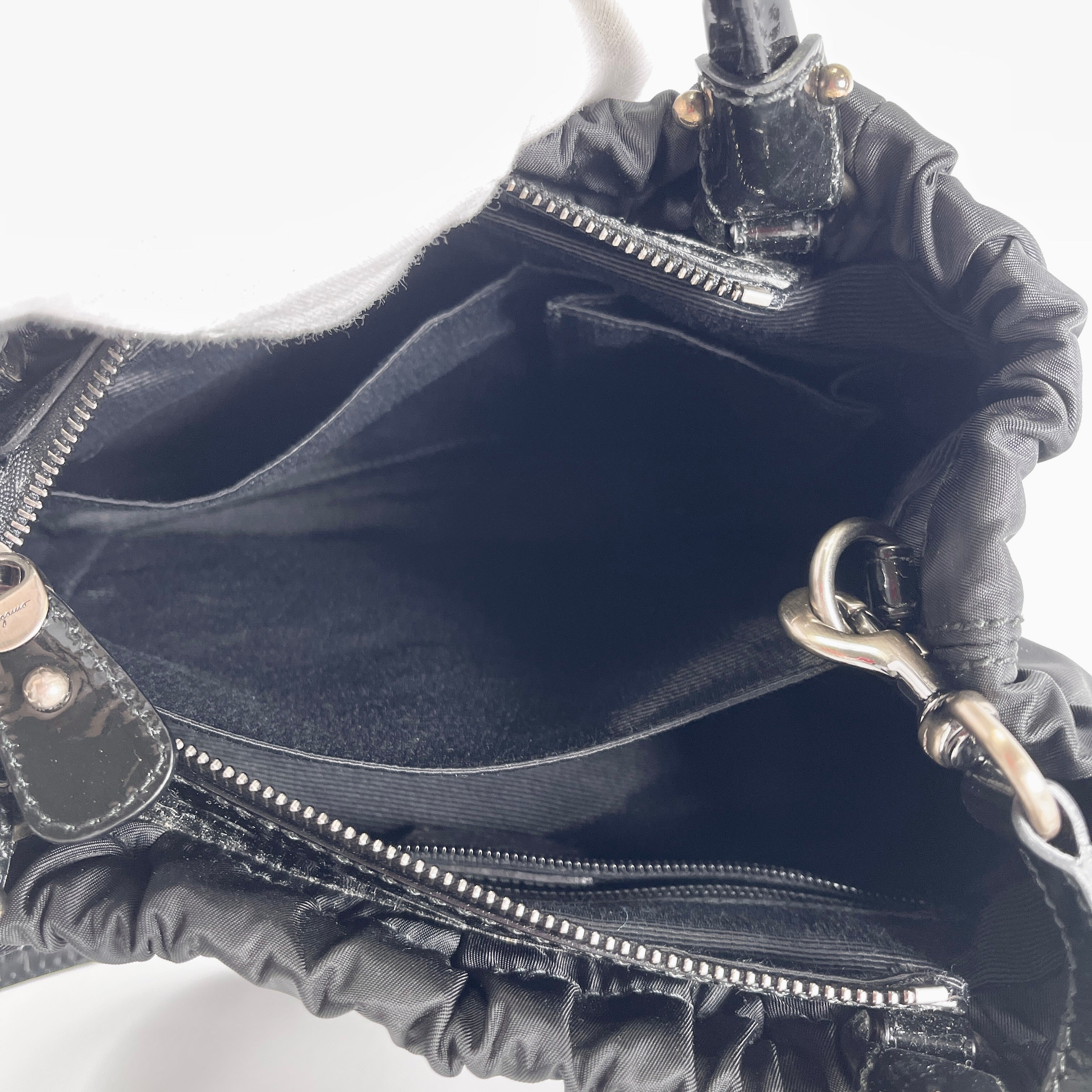 2602 secondhand Ferragamo hand bag