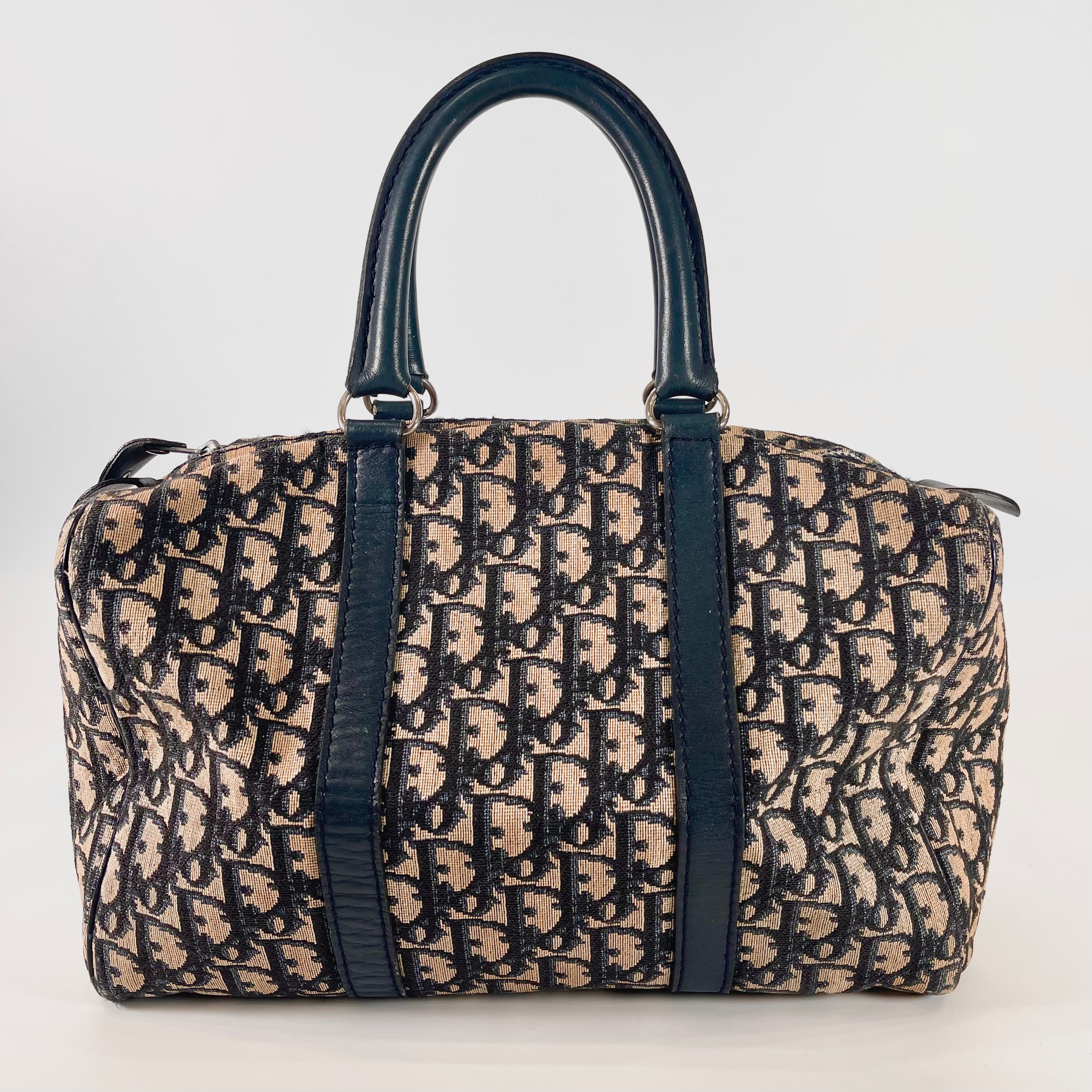 2602 secondhand CD Trotter hand bag