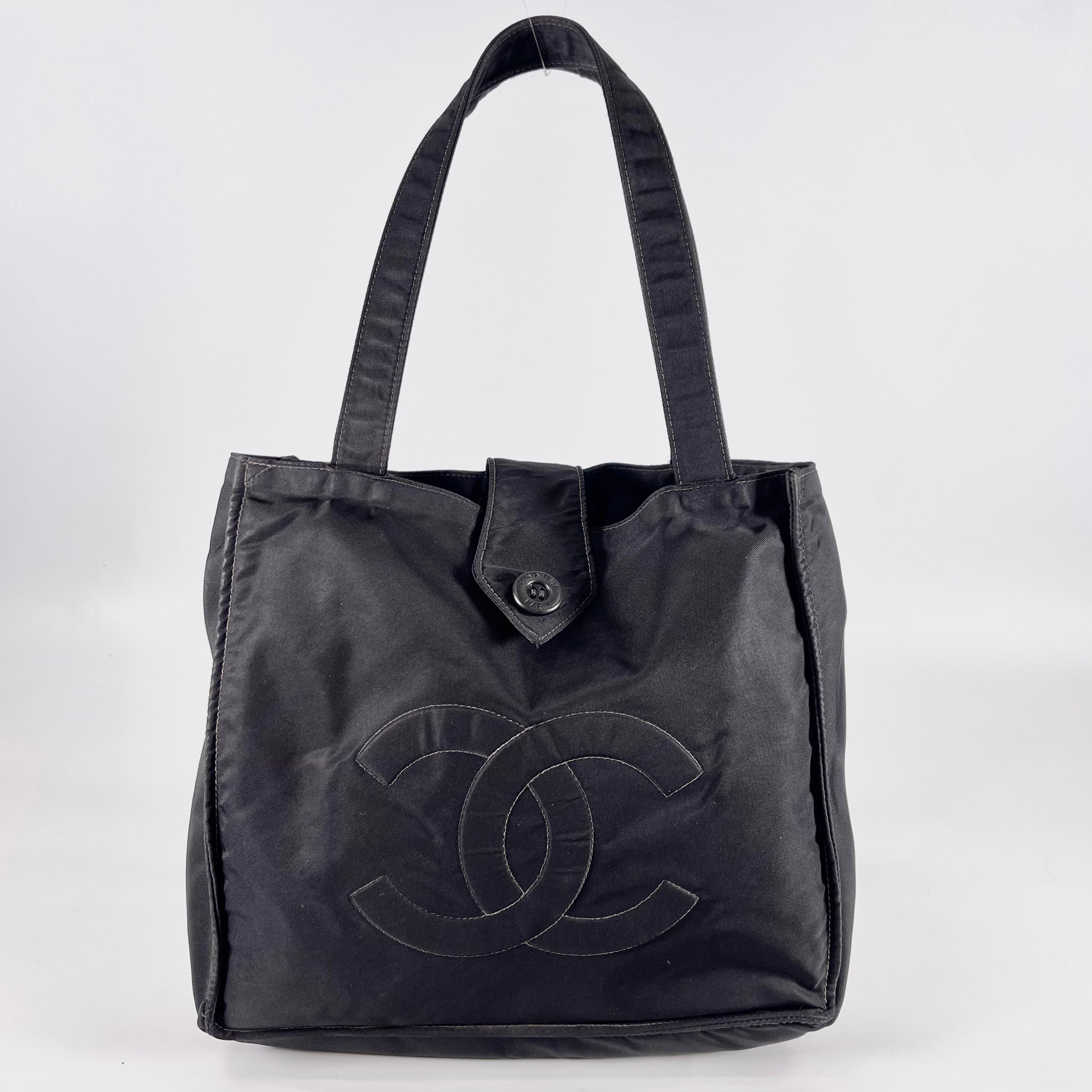 2512 secondhand  CHANEL nylon handbag