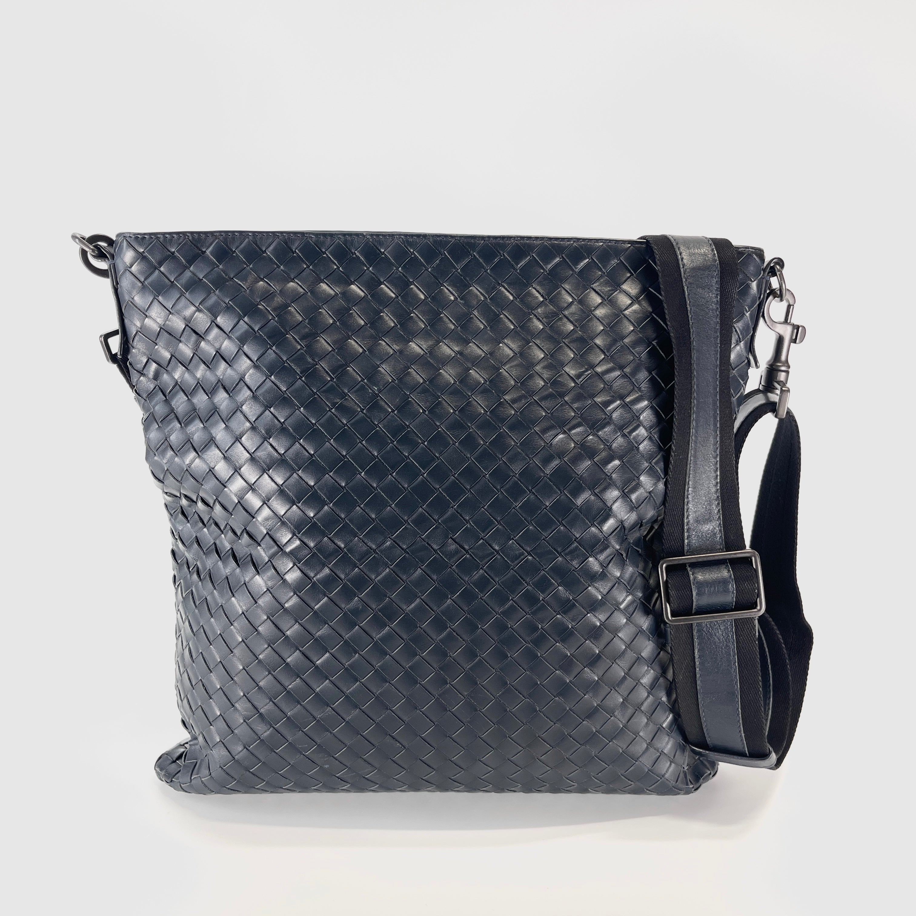 2603 secondhand BOTTEGA VENETA Intrecciato shoulder Navy