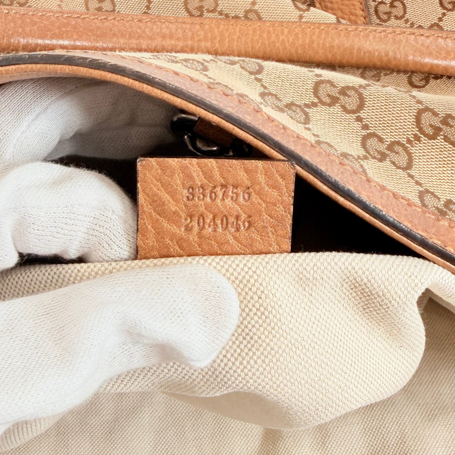 2606 secondhand Gucci GG Canvas Handbag