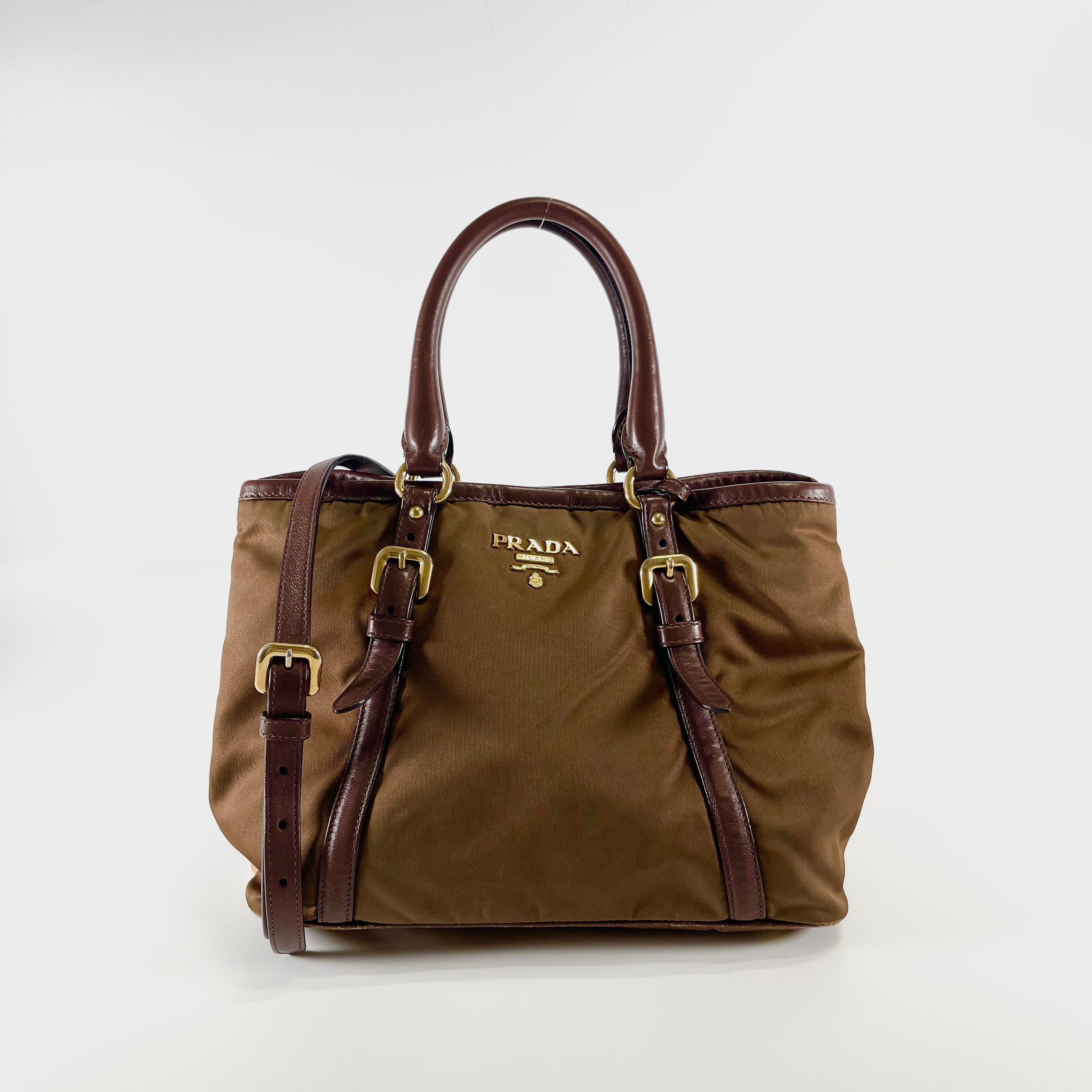 2601 secondhand PRADA hand bag