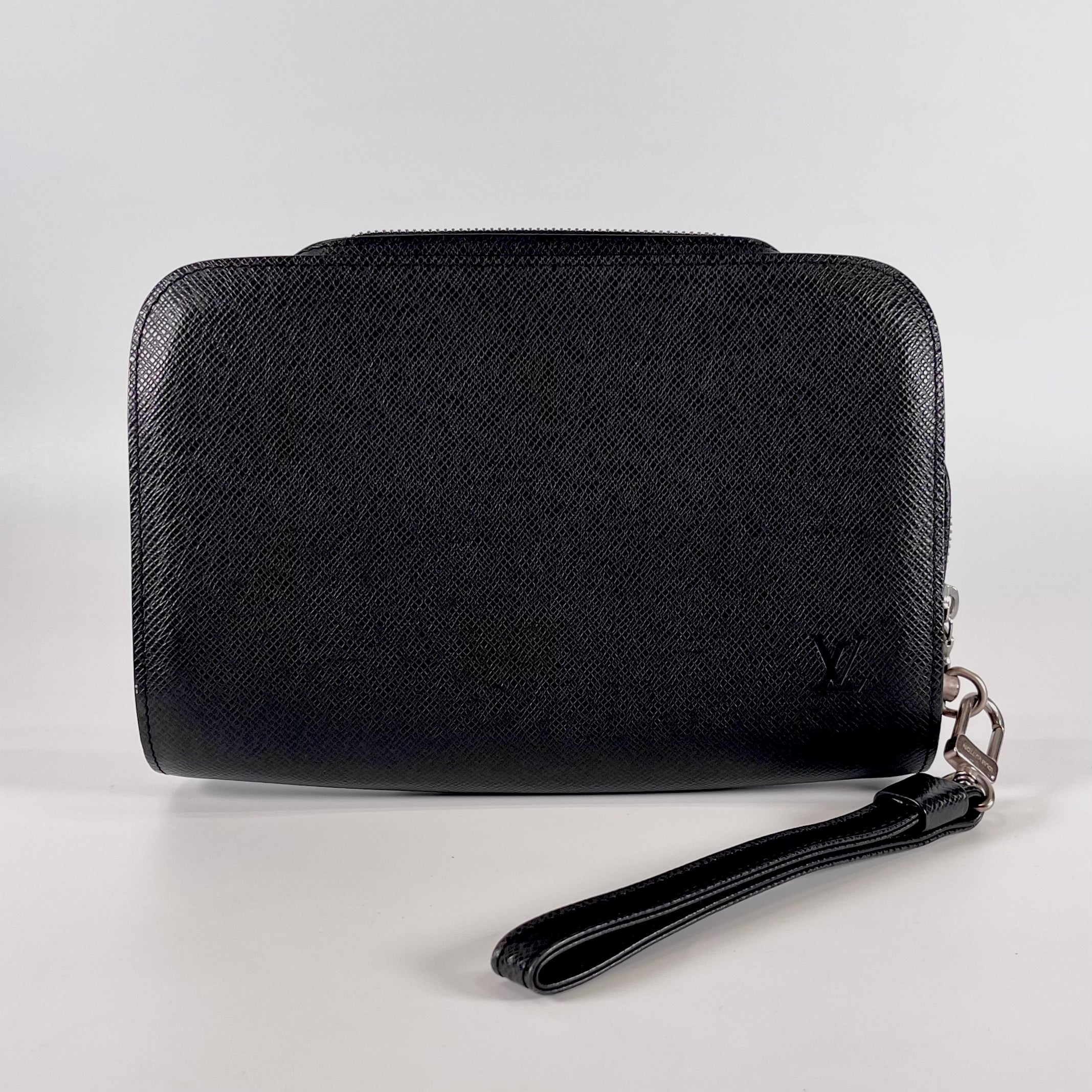 2512 secondhand  Louis Vuitton bag / others Taiga pocket
