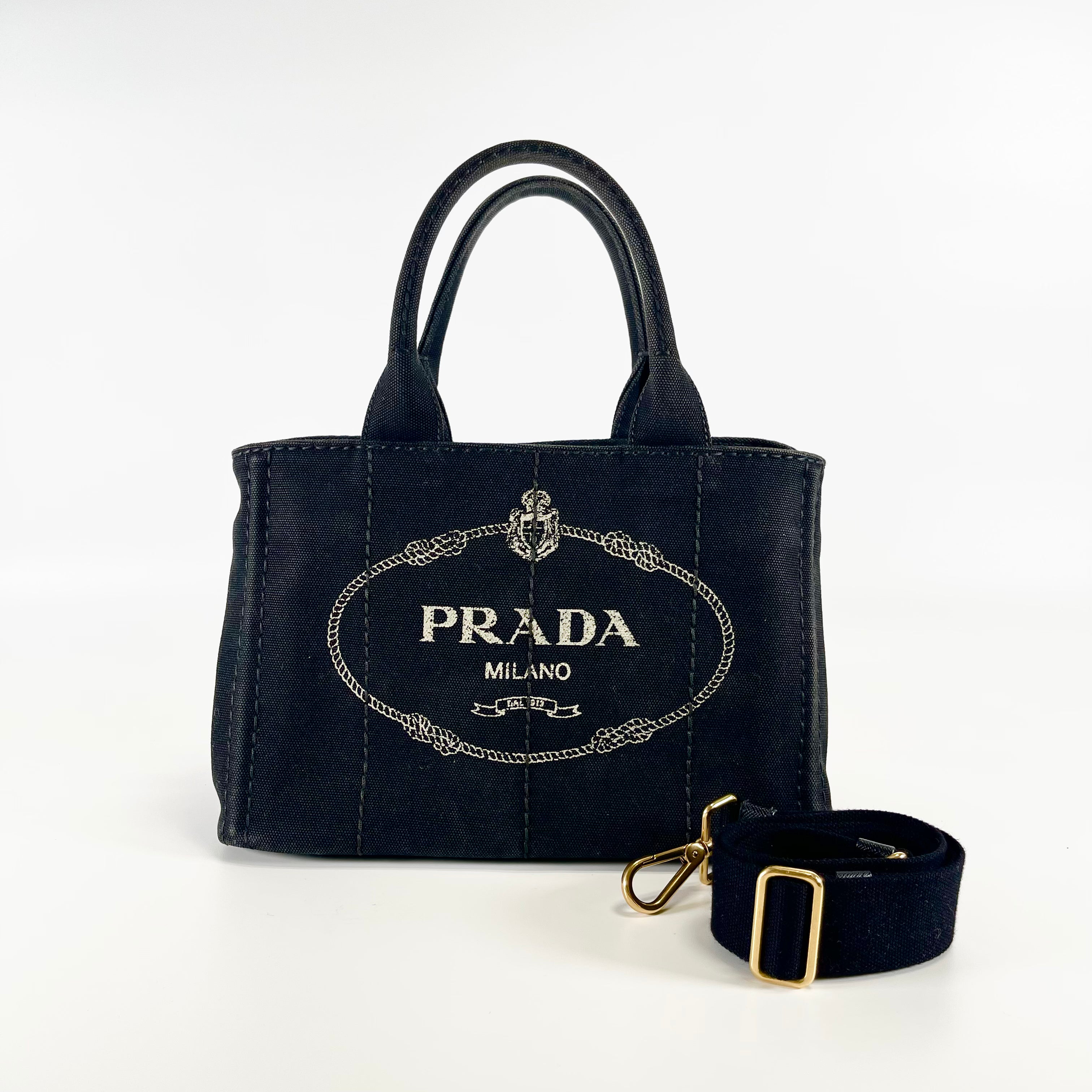 2601 secondhand PRADA hand bag