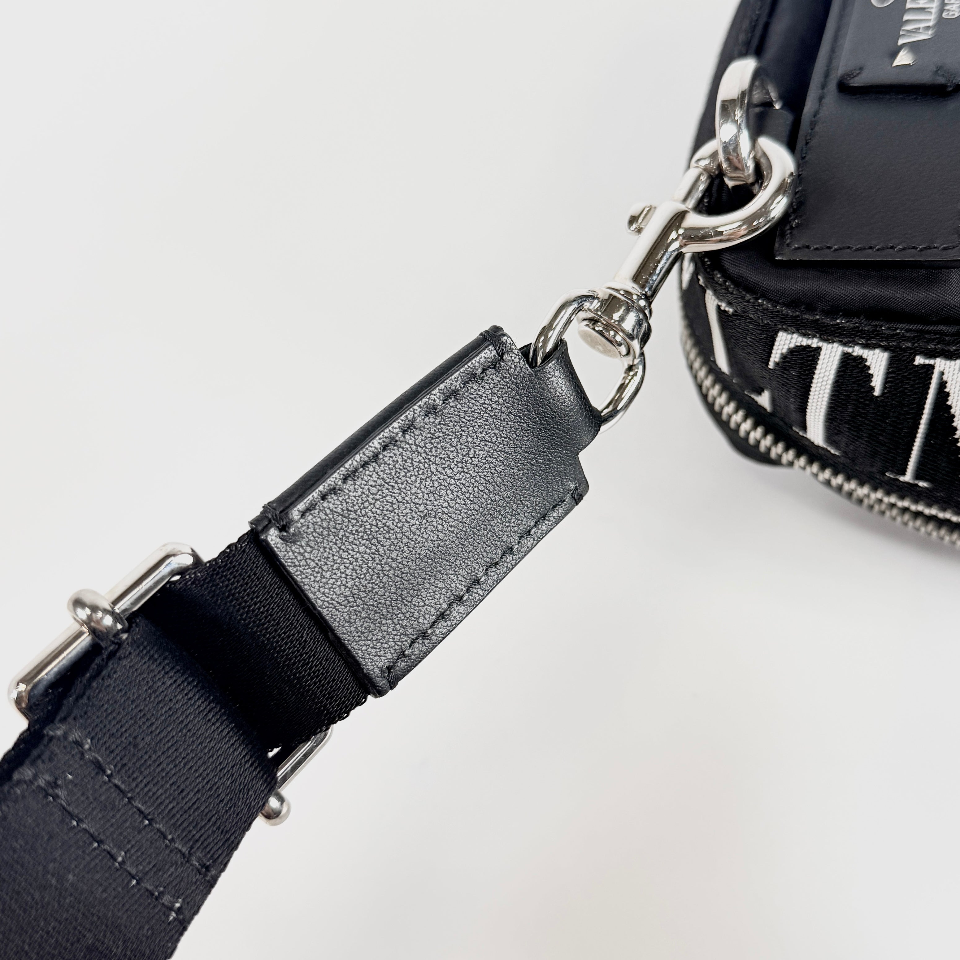2608 secondhand VALENTINO Nylon Shoulder Bag Black