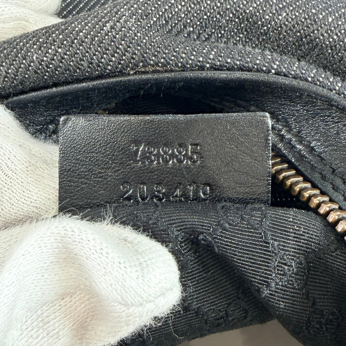 2606 secondhand GUCCI canvas hand bag