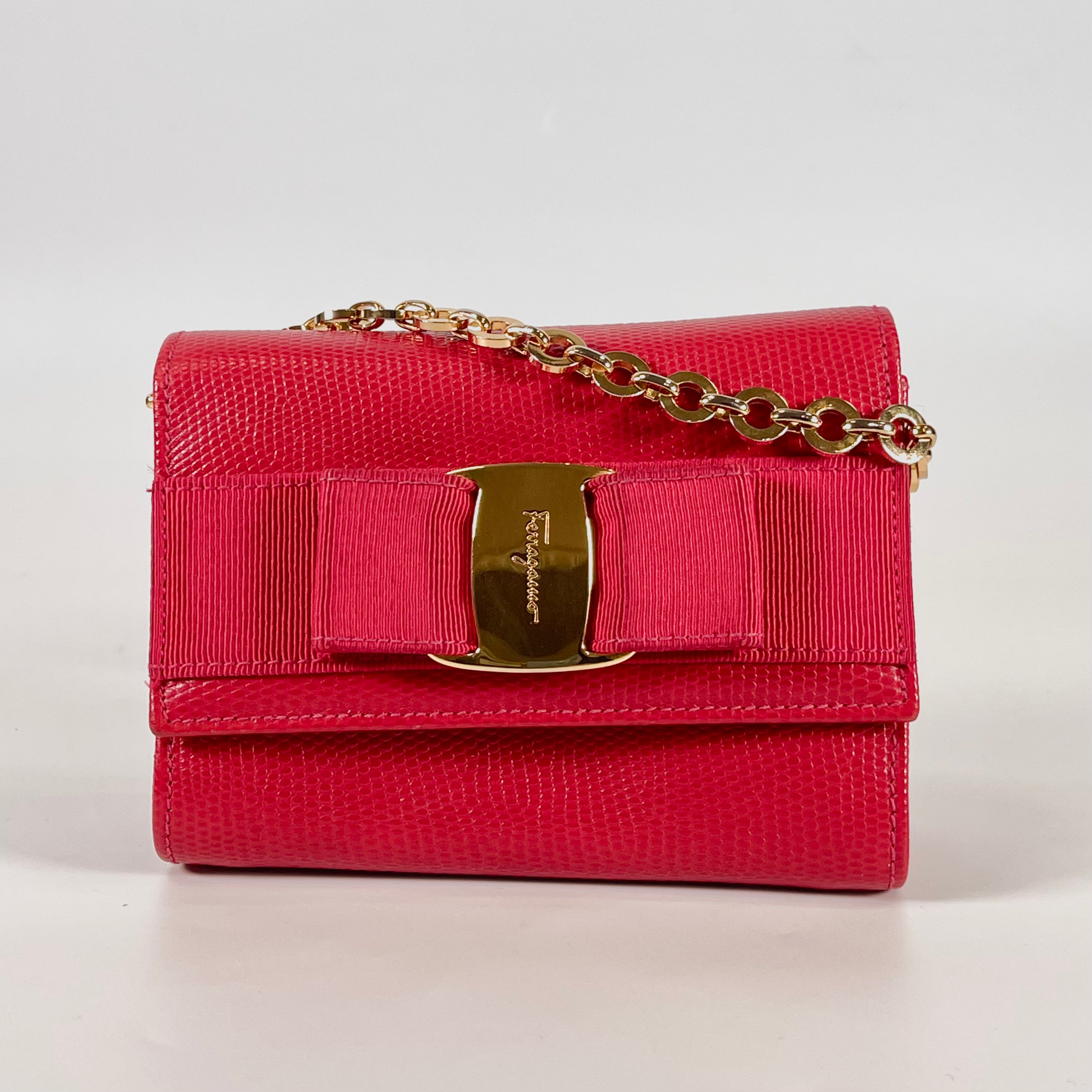2602 secondhand Ferragamo Vara Ribbon Chain Shoulder Bag