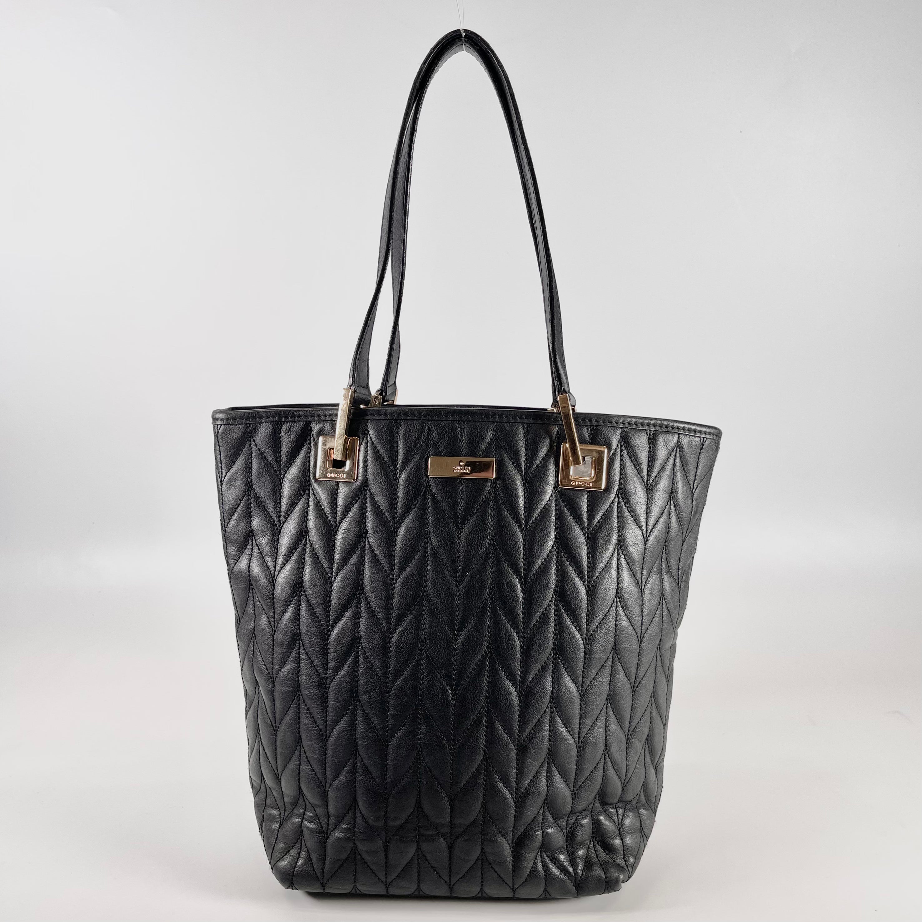 2601 GUCCI leather hand bag black