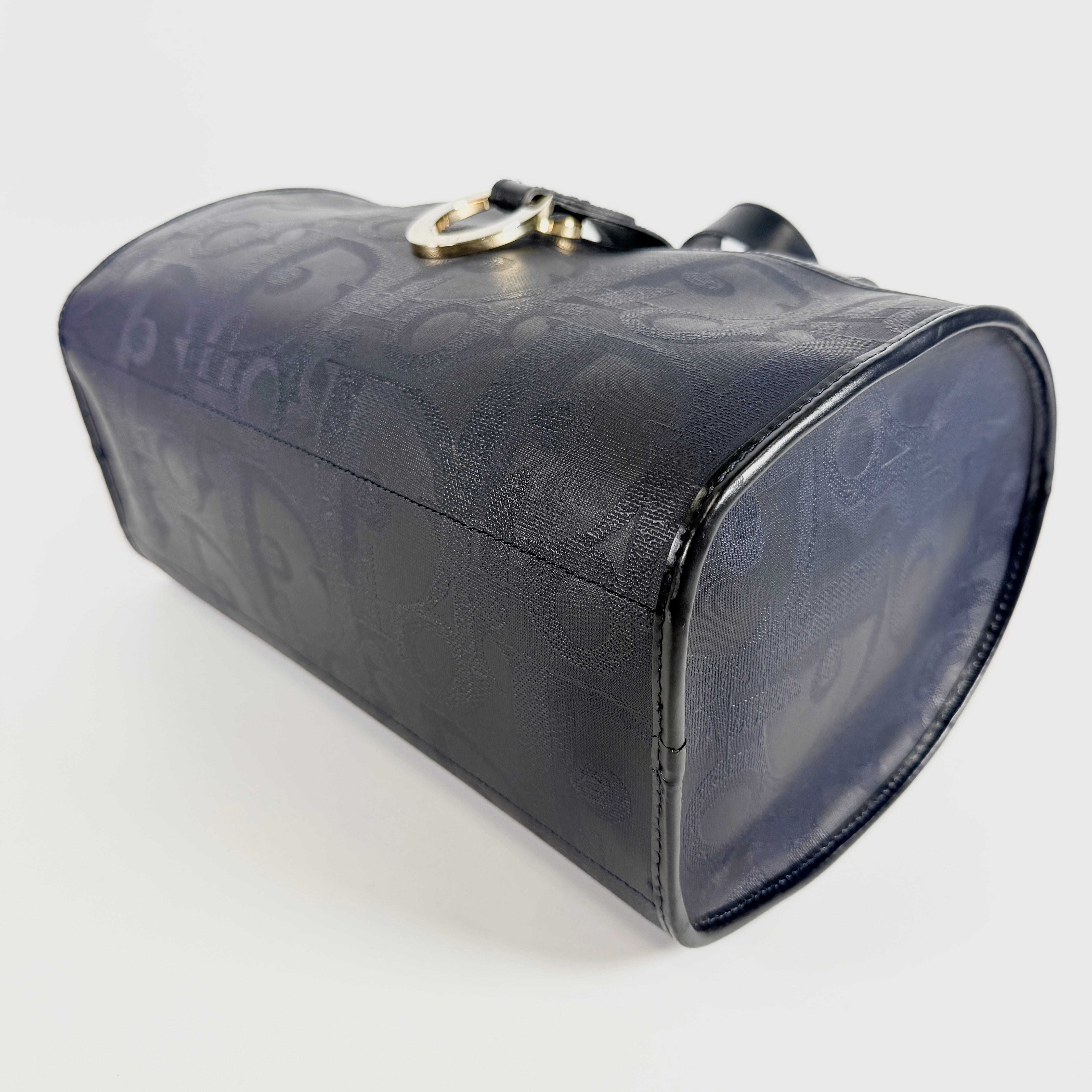2608 secondhand CD C. Boston bag
