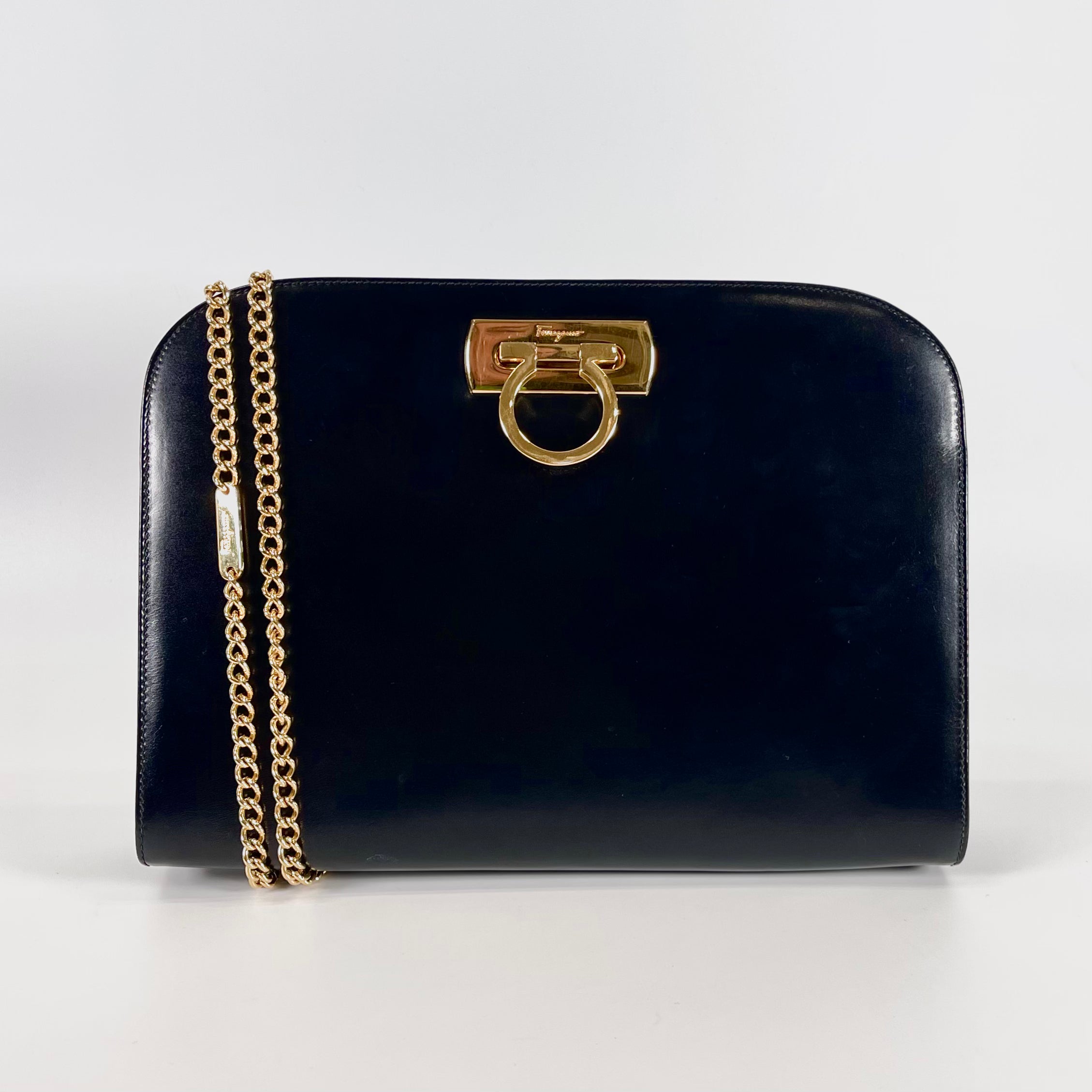 2512 secondhand  Ferragamo Gancini Chain Shoulder Bag