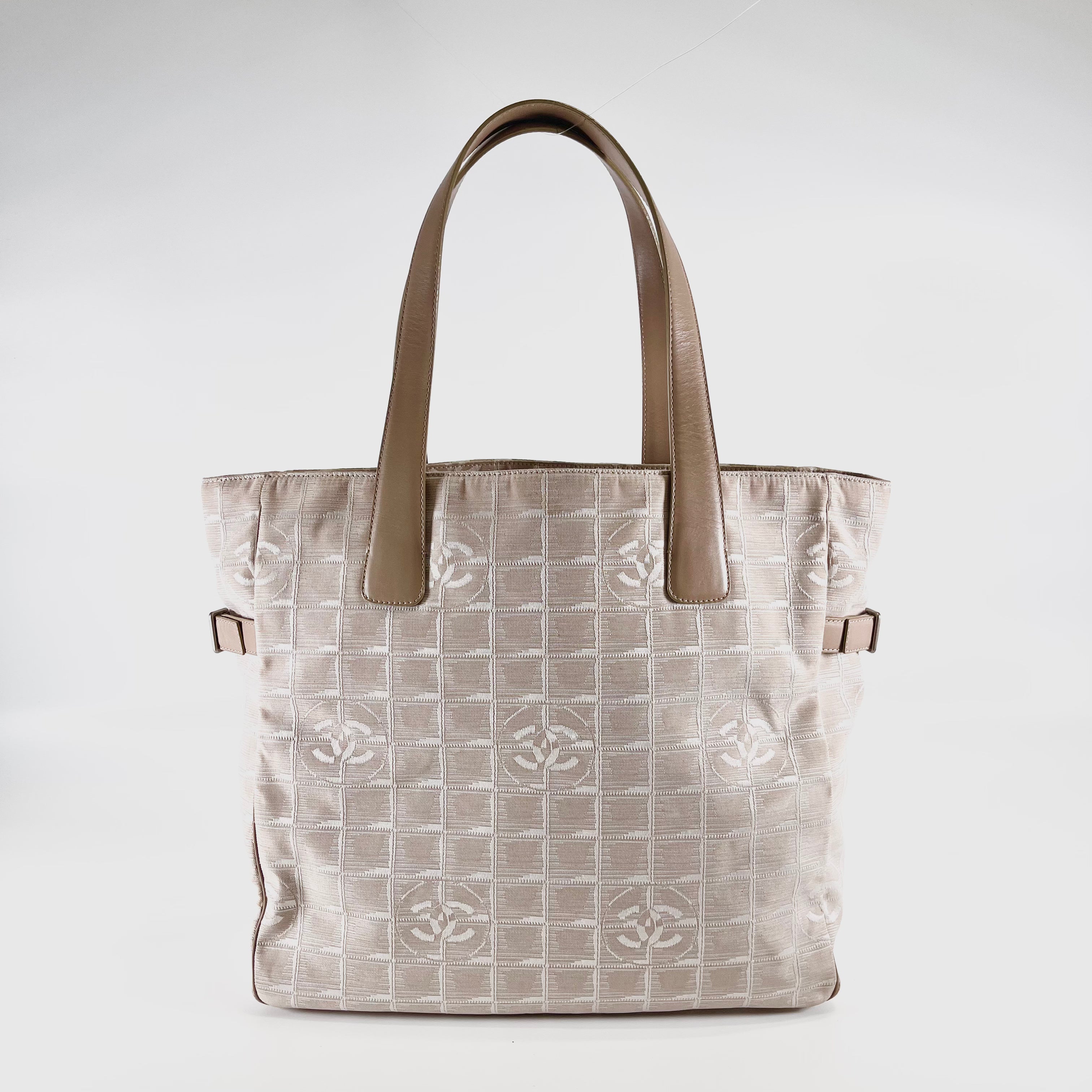 2601 secondhand CHANEL Neutra hand bag